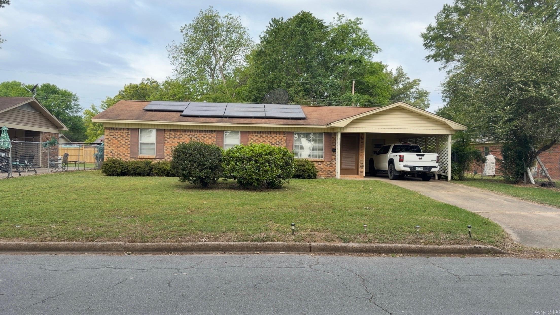 104 S Crestview Property Photo 3