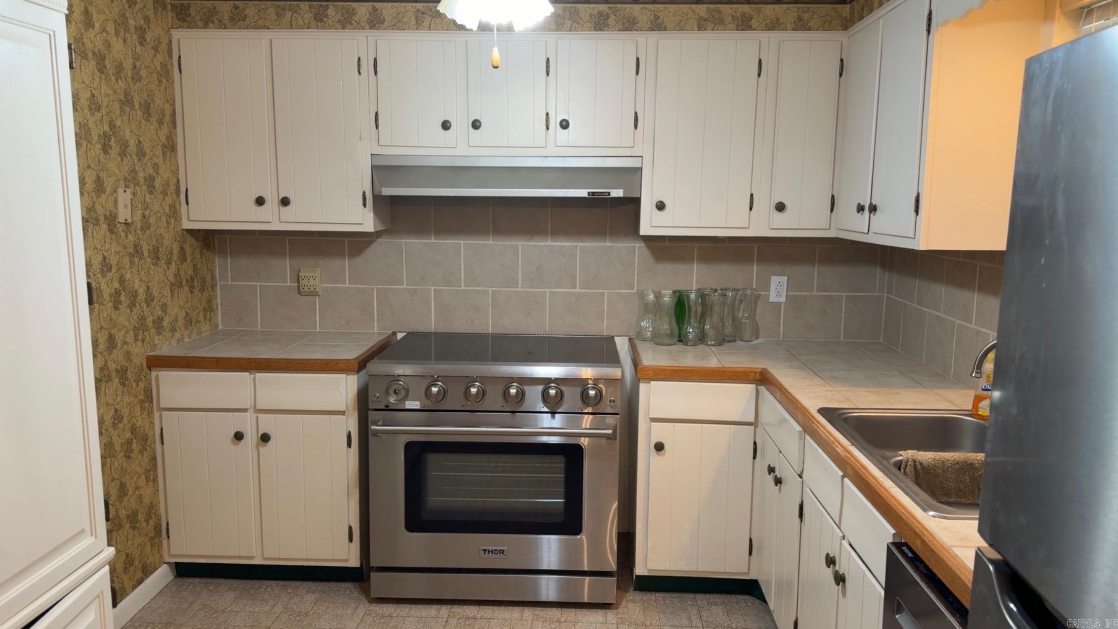 104 S Crestview Property Photo 5