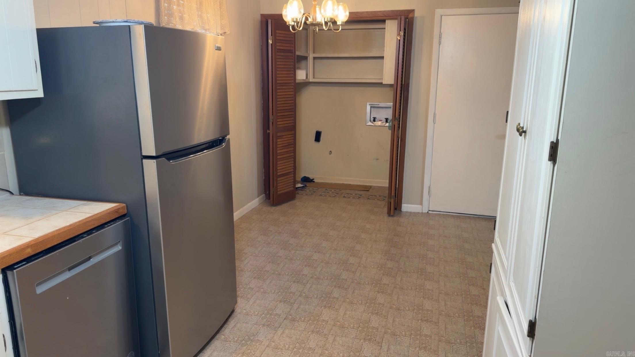 104 S Crestview Property Photo 6