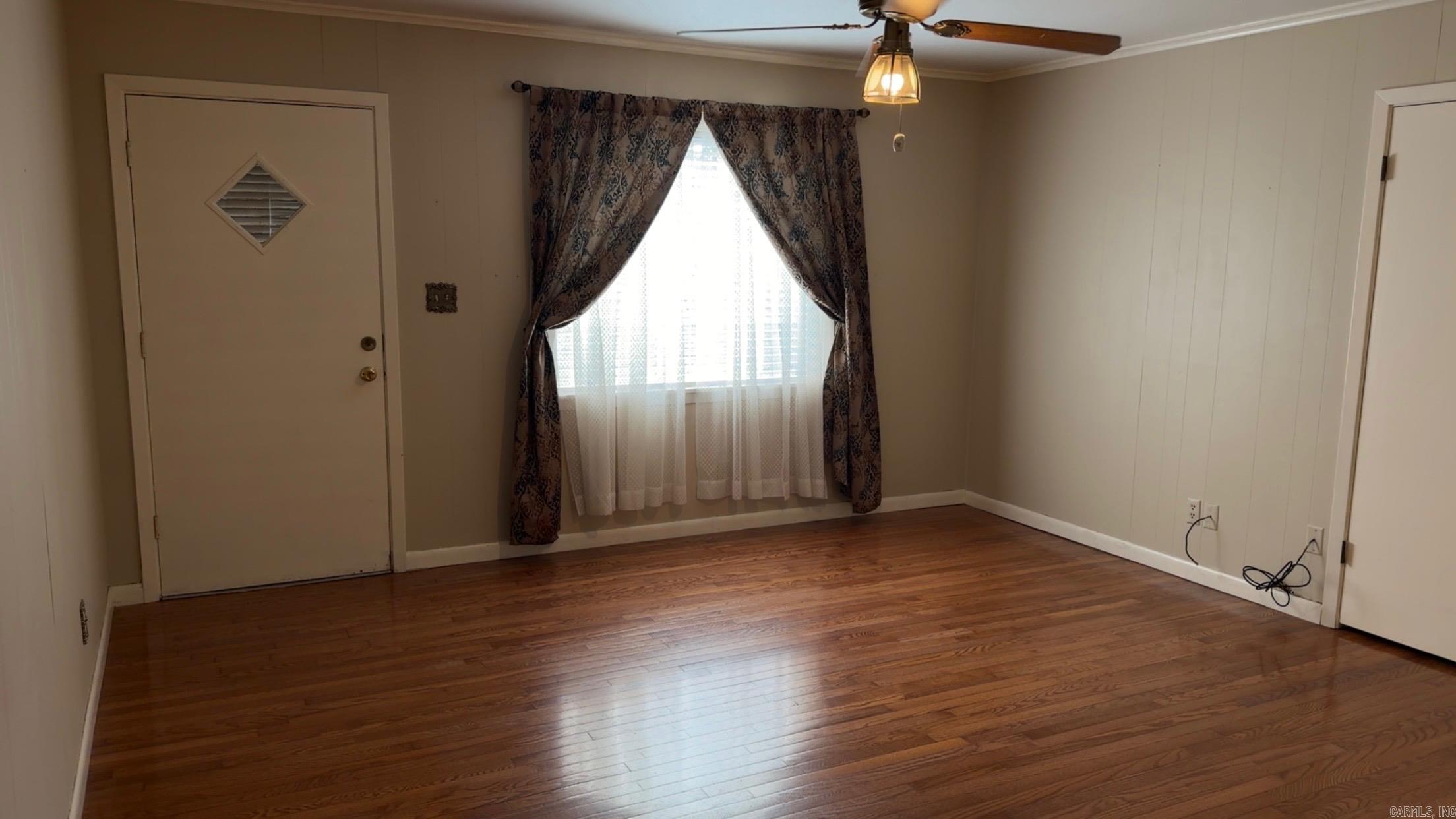 104 S Crestview Property Photo 7