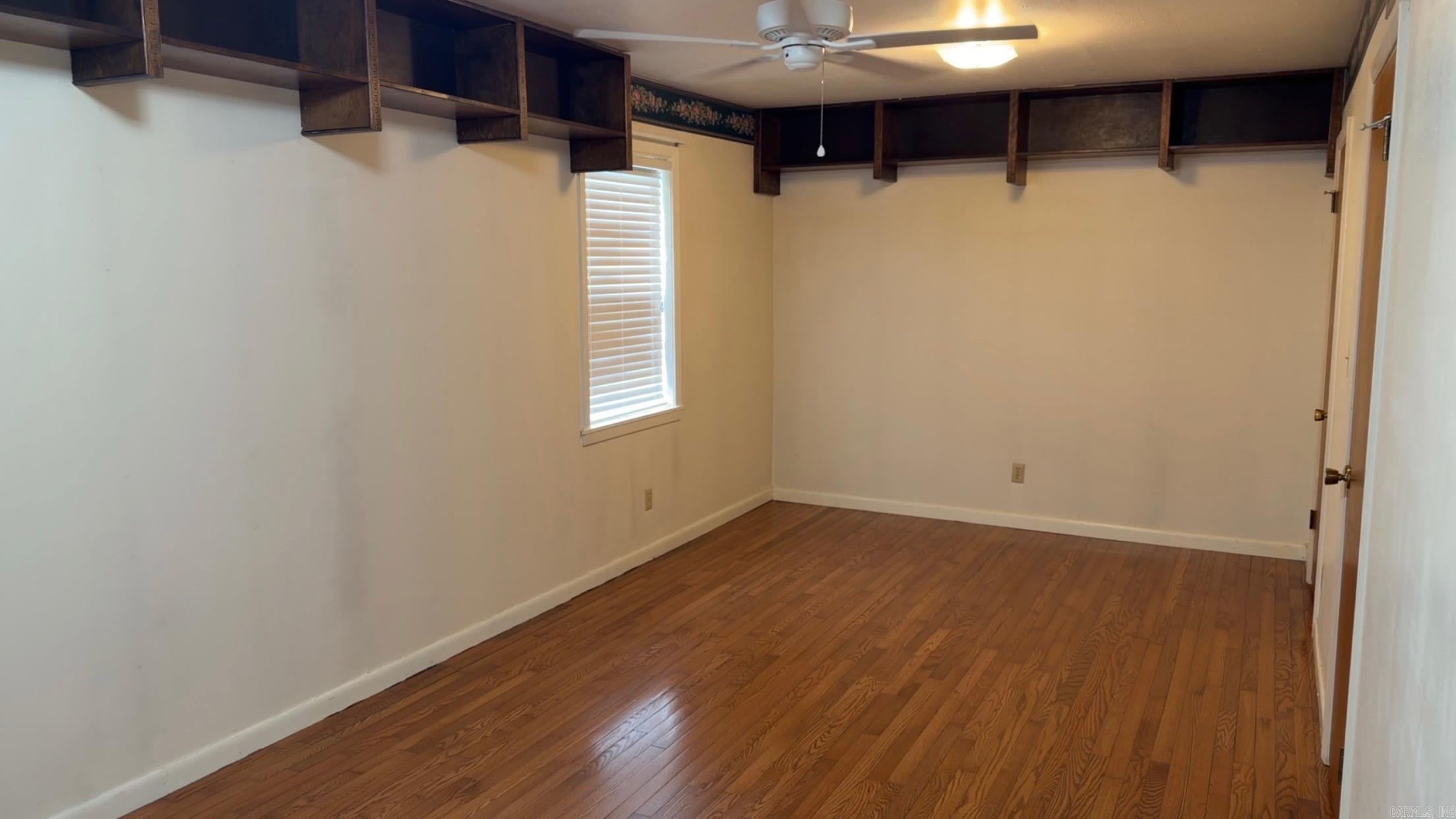 104 S Crestview Property Photo 9