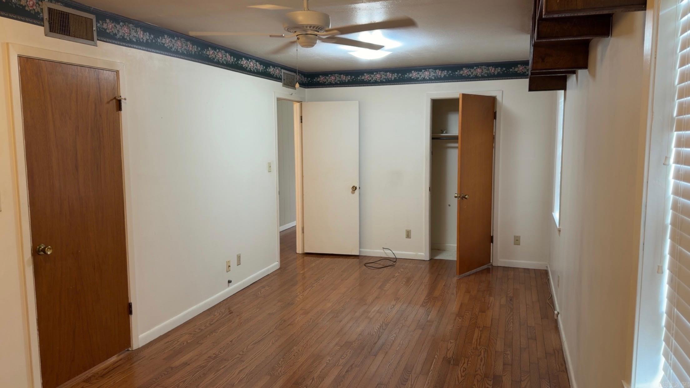 104 S Crestview Property Photo 10