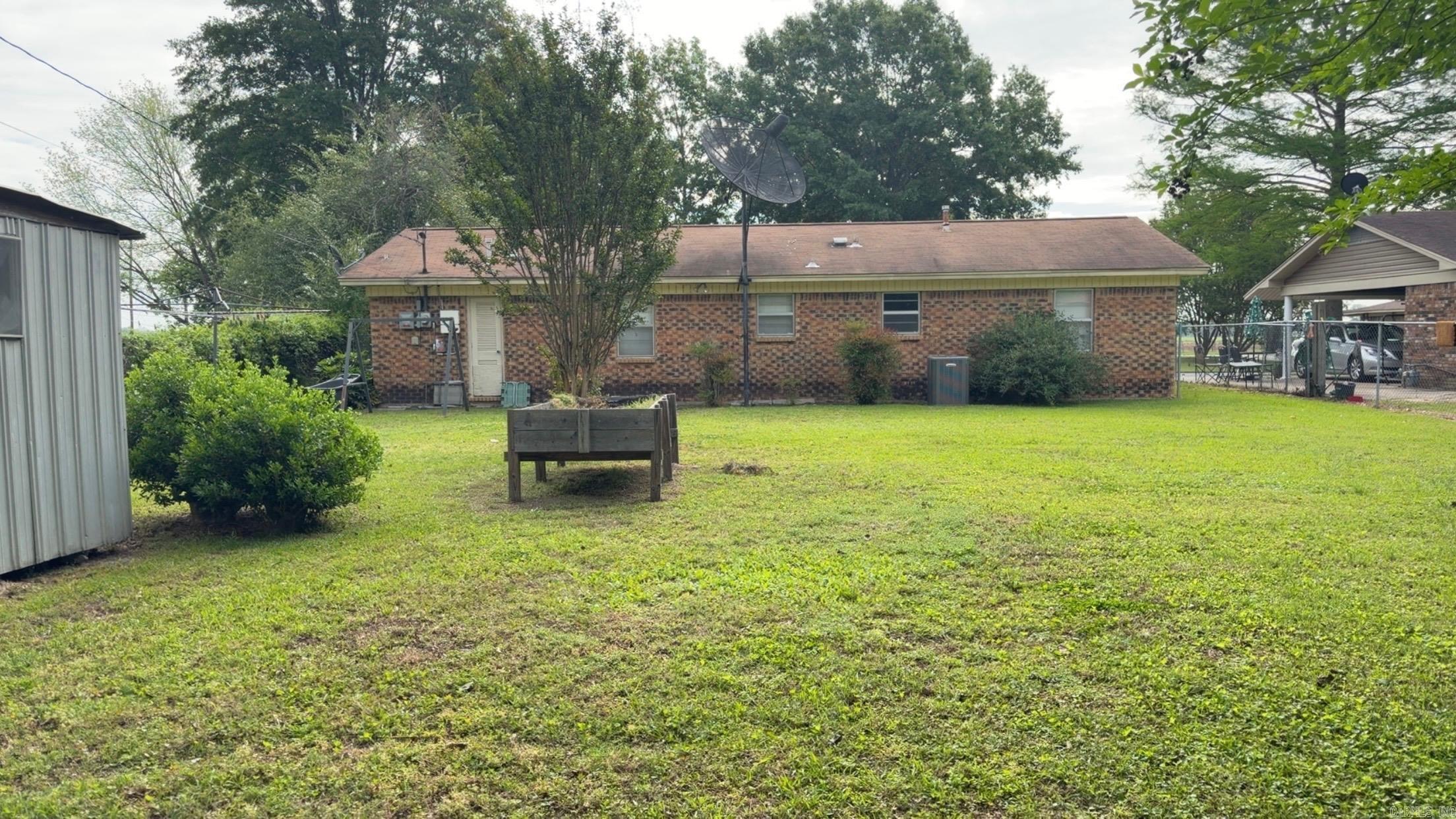 104 S Crestview Property Photo 14