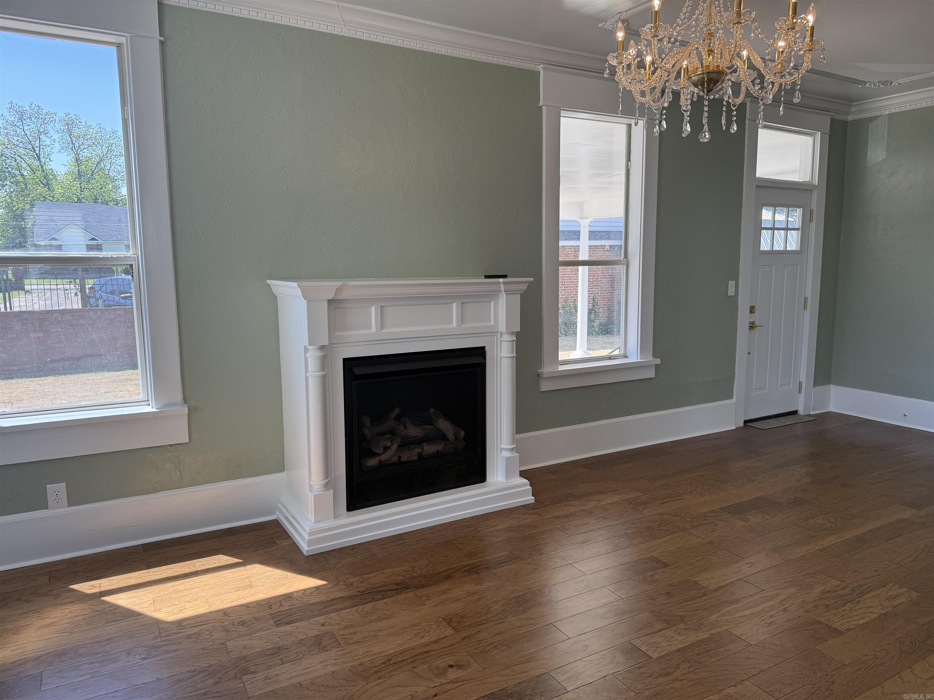 320 Kenwood Ave Avenue Property Photo 6