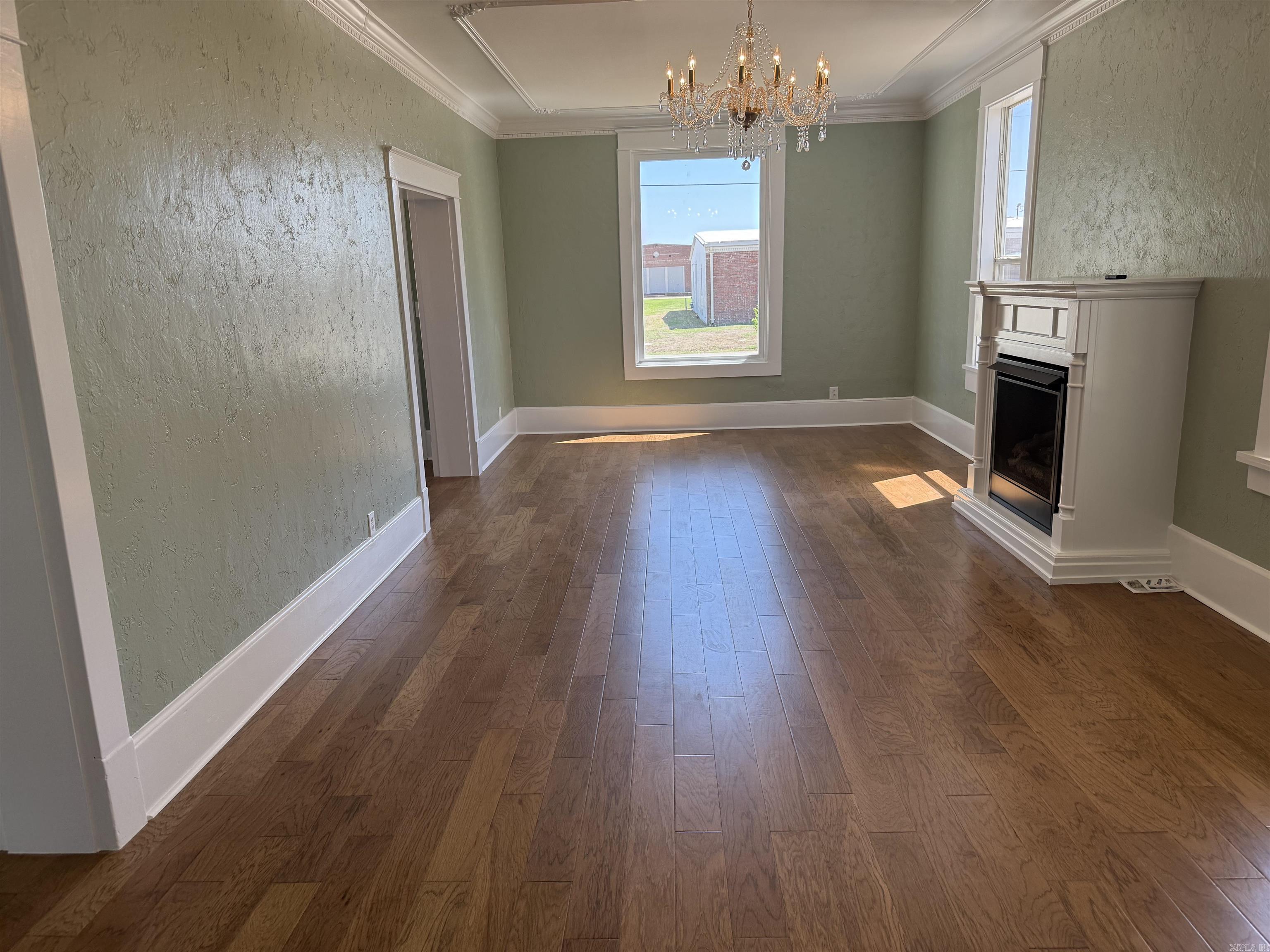 320 Kenwood Ave Avenue Property Photo 7