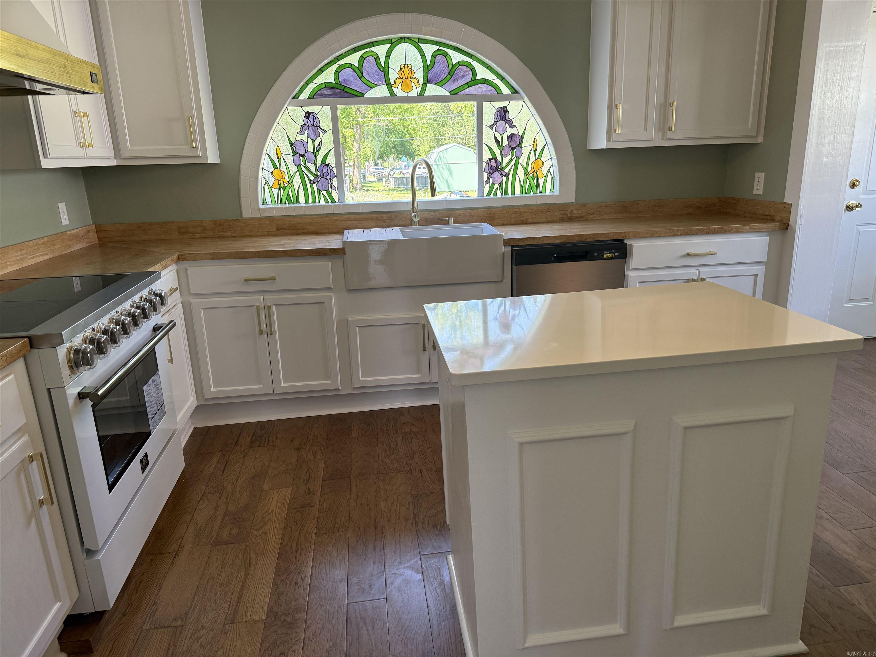 320 Kenwood Ave Avenue Property Photo 17