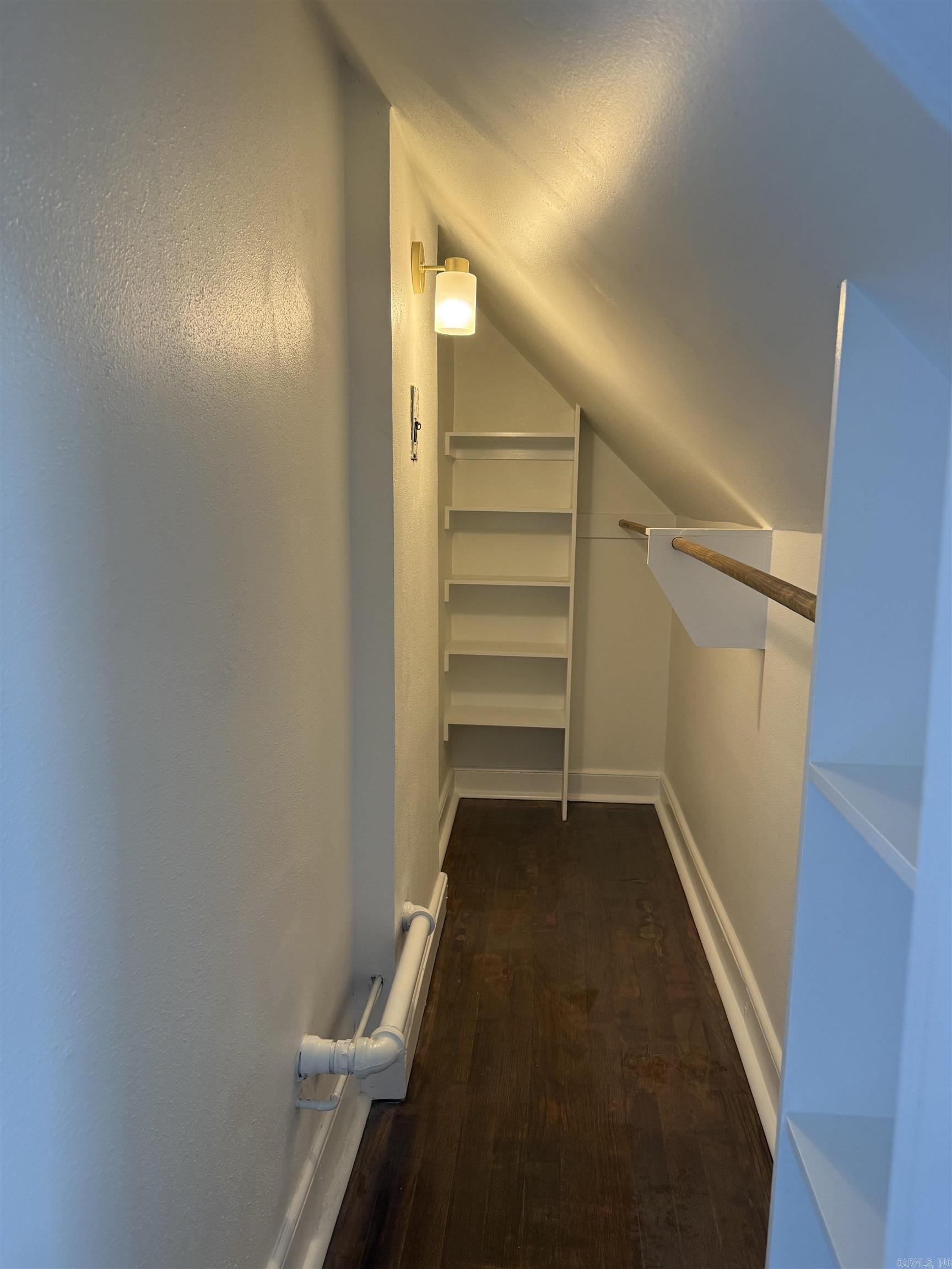 320 Kenwood Ave Avenue Property Photo 26