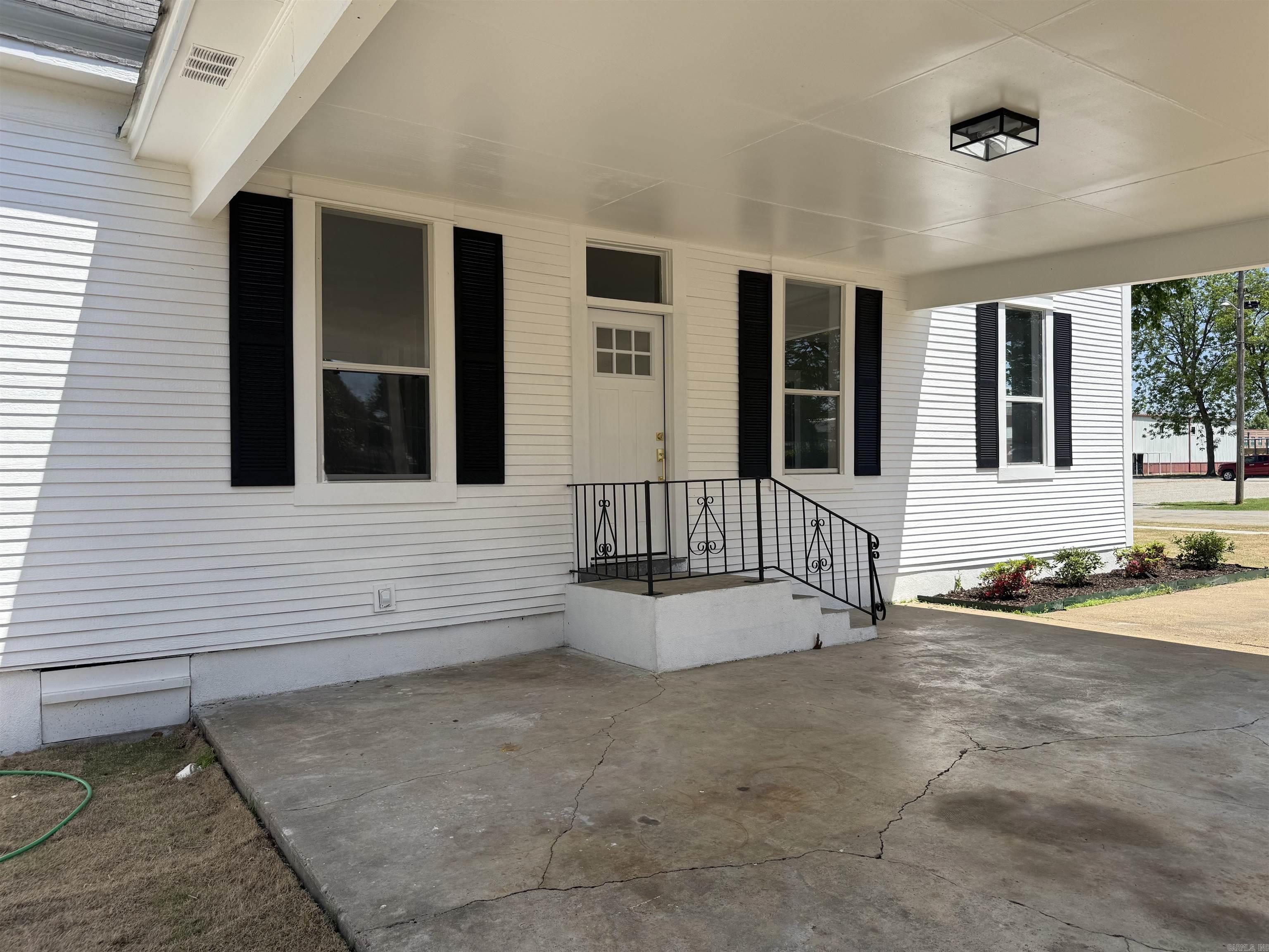 320 Kenwood Ave Avenue Property Photo 35