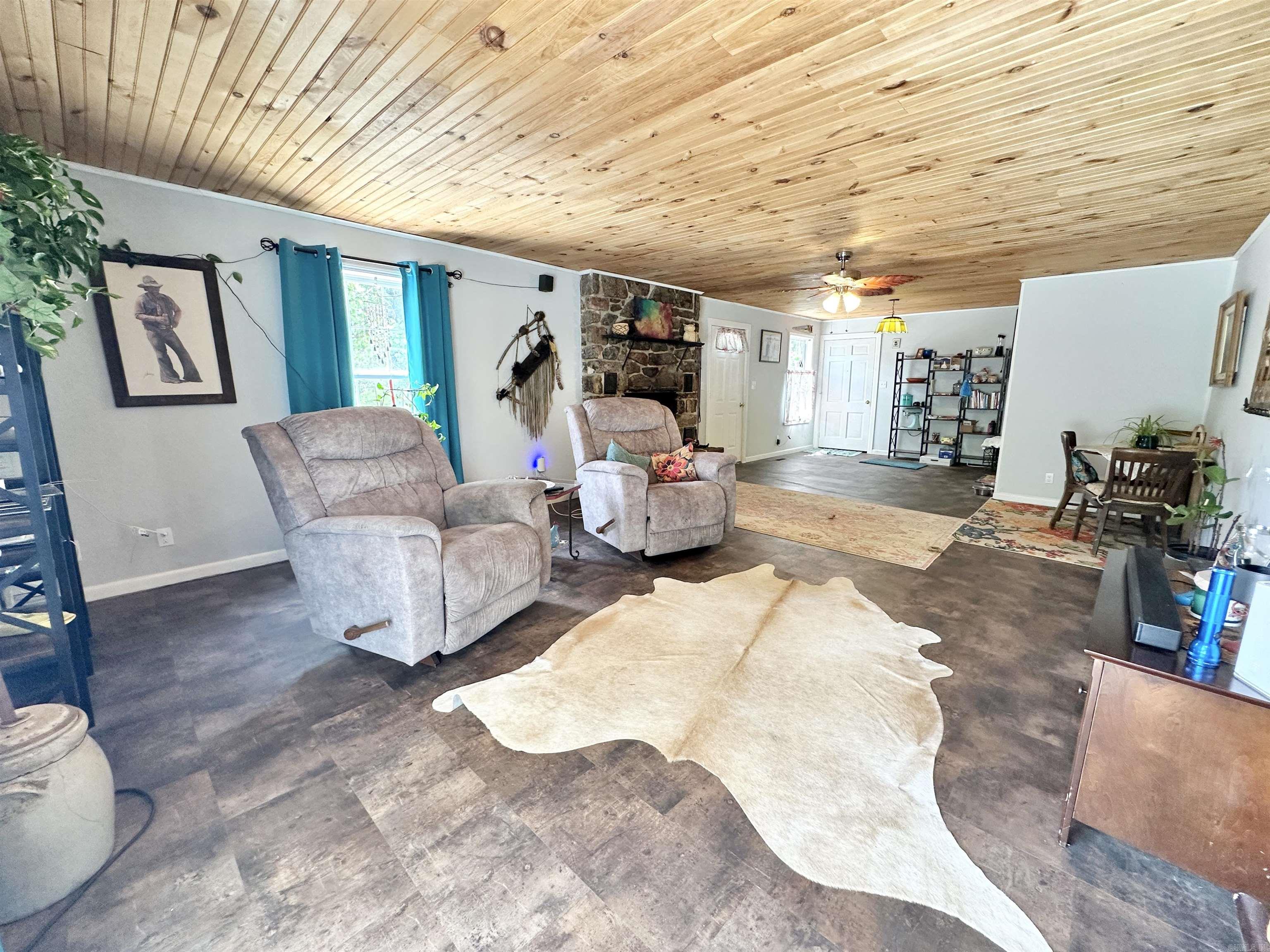 300 Fairway Property Photo 5