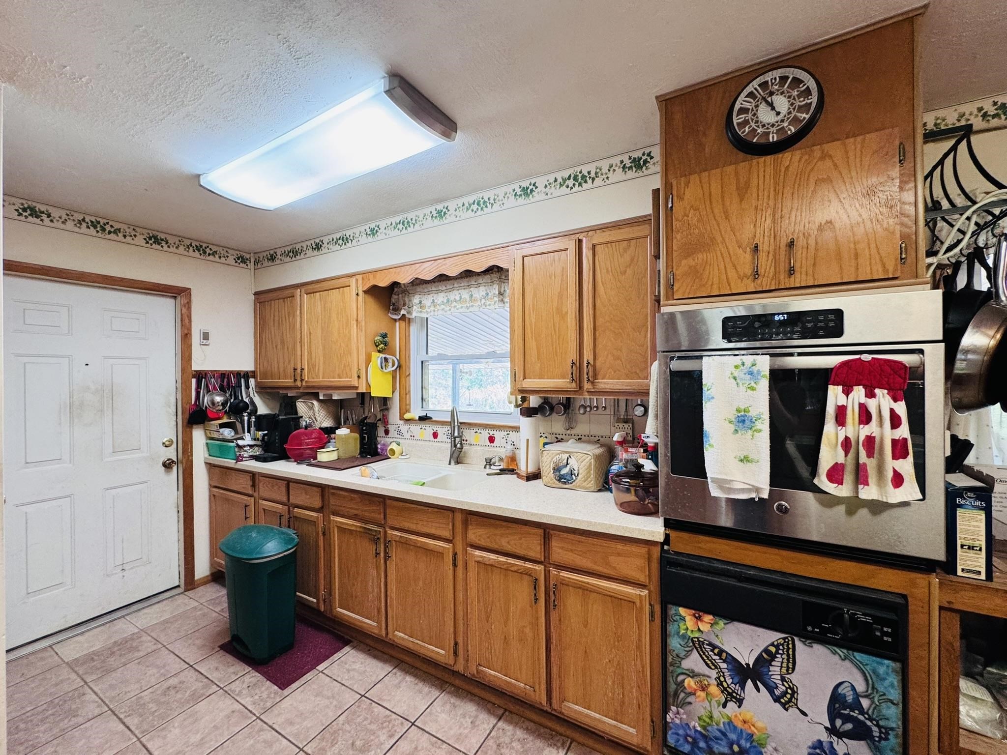 884 J Bar J Circle Property Photo 5
