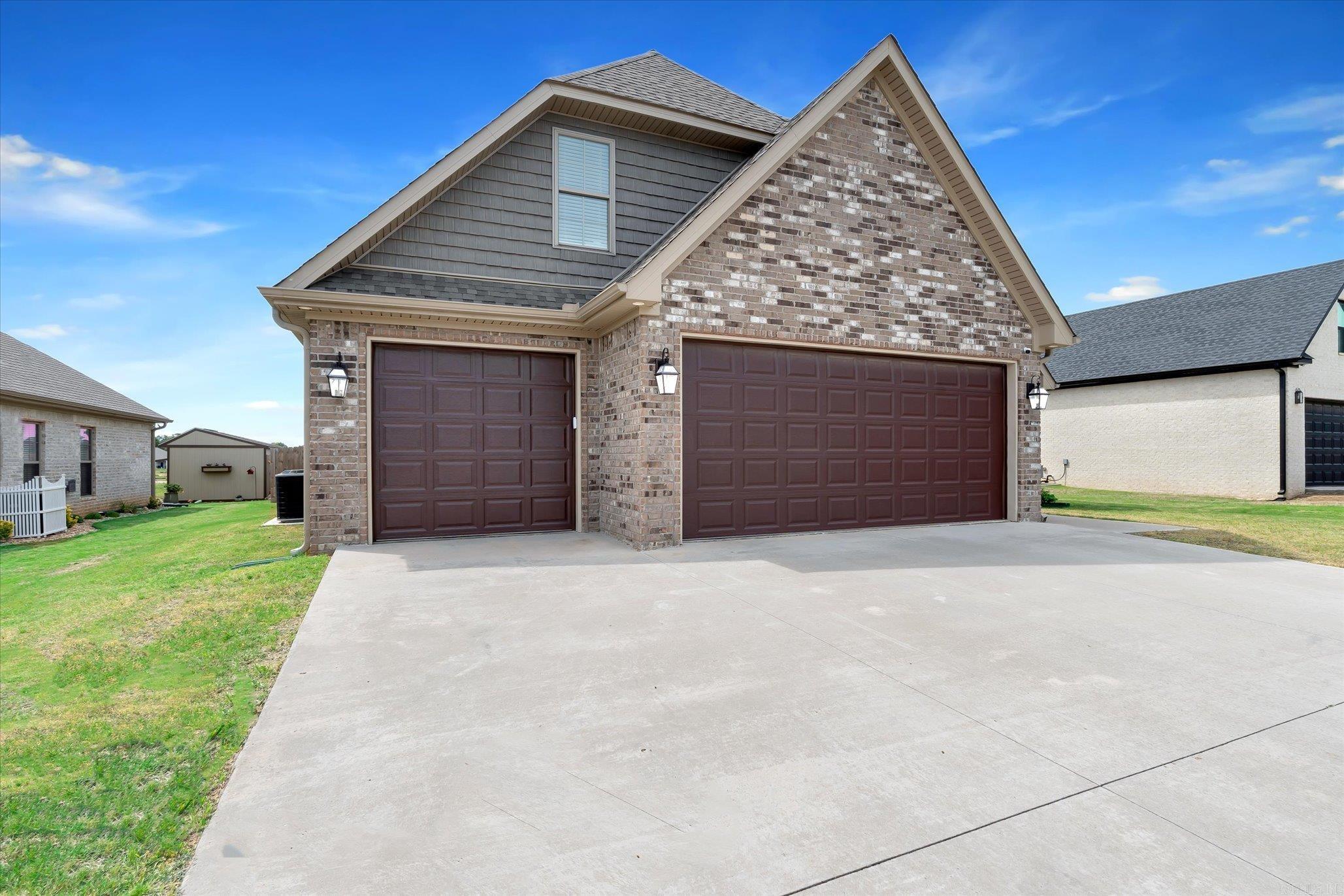122 Clearwater Property Photo 3
