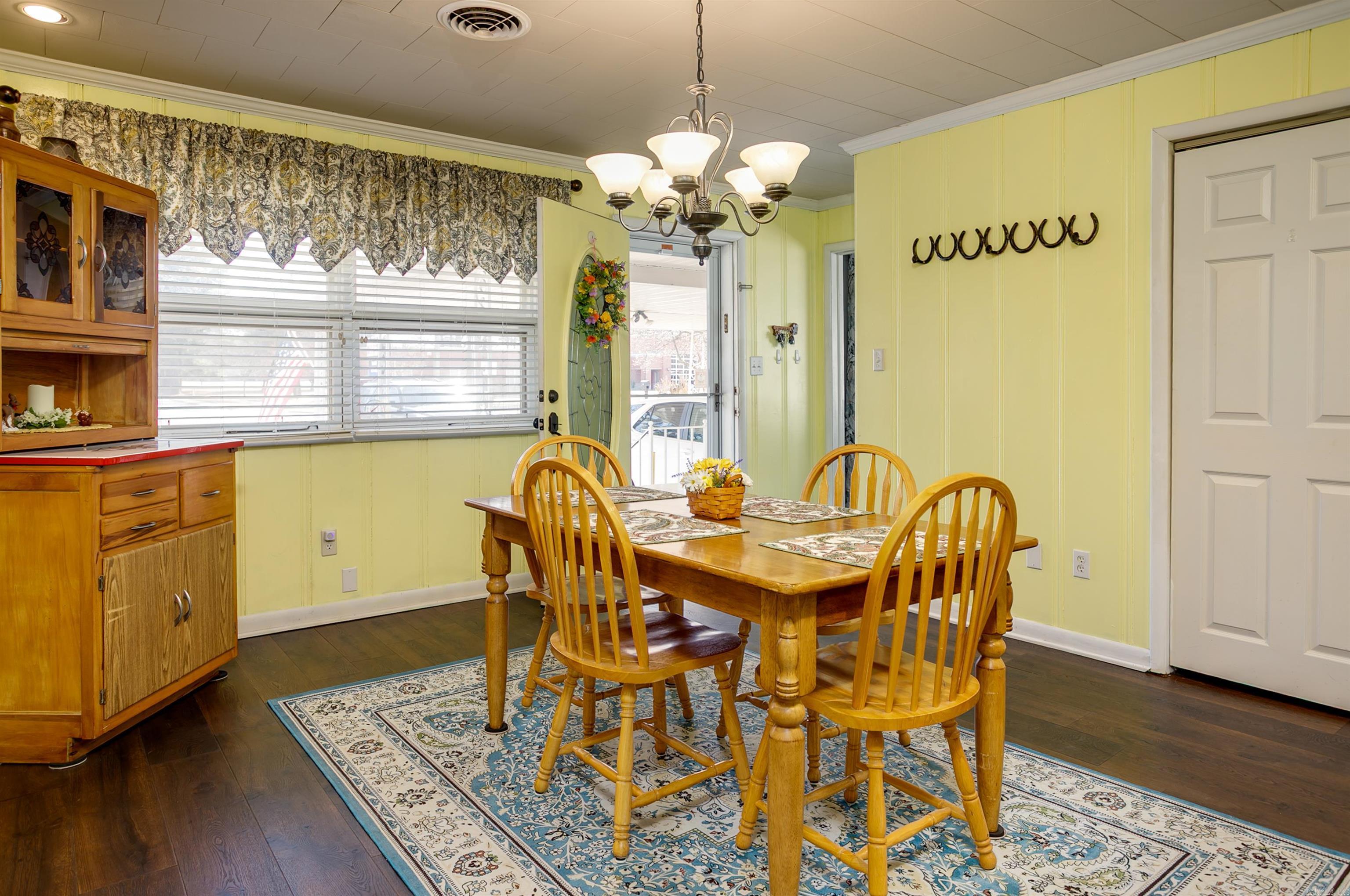 1110 W Nettleton Property Photo 5