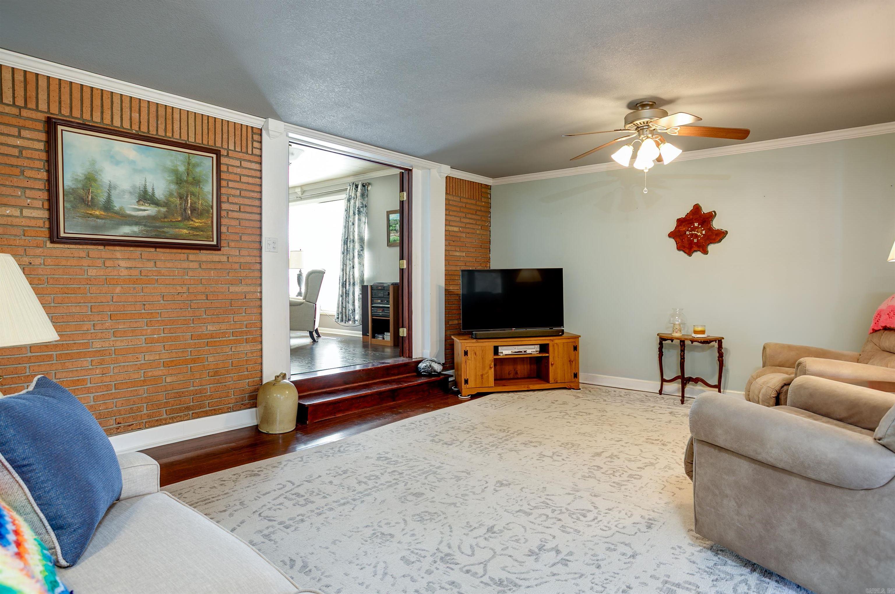 1110 W Nettleton Property Photo 18