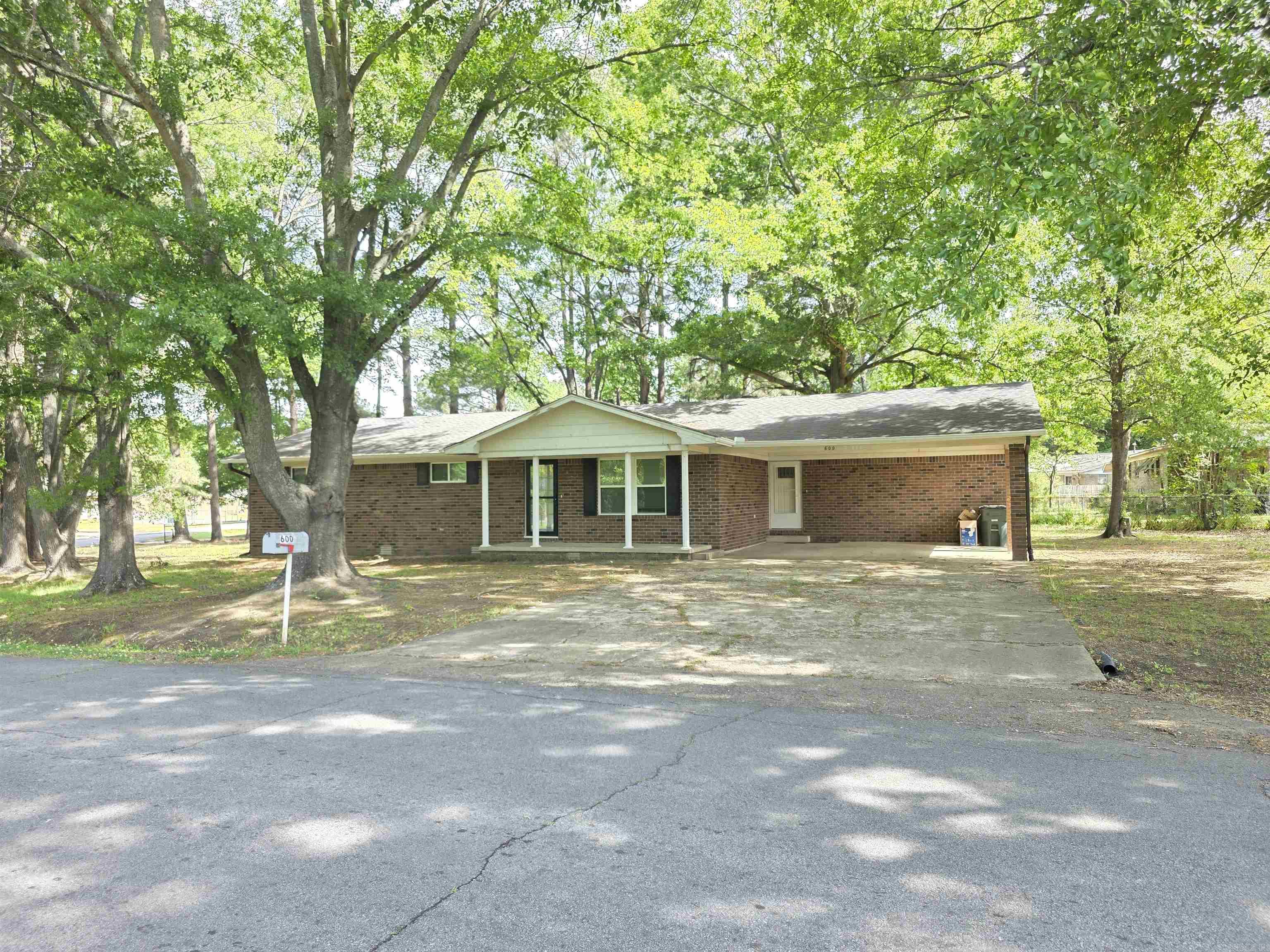 600 Walker Street Property Photo 1