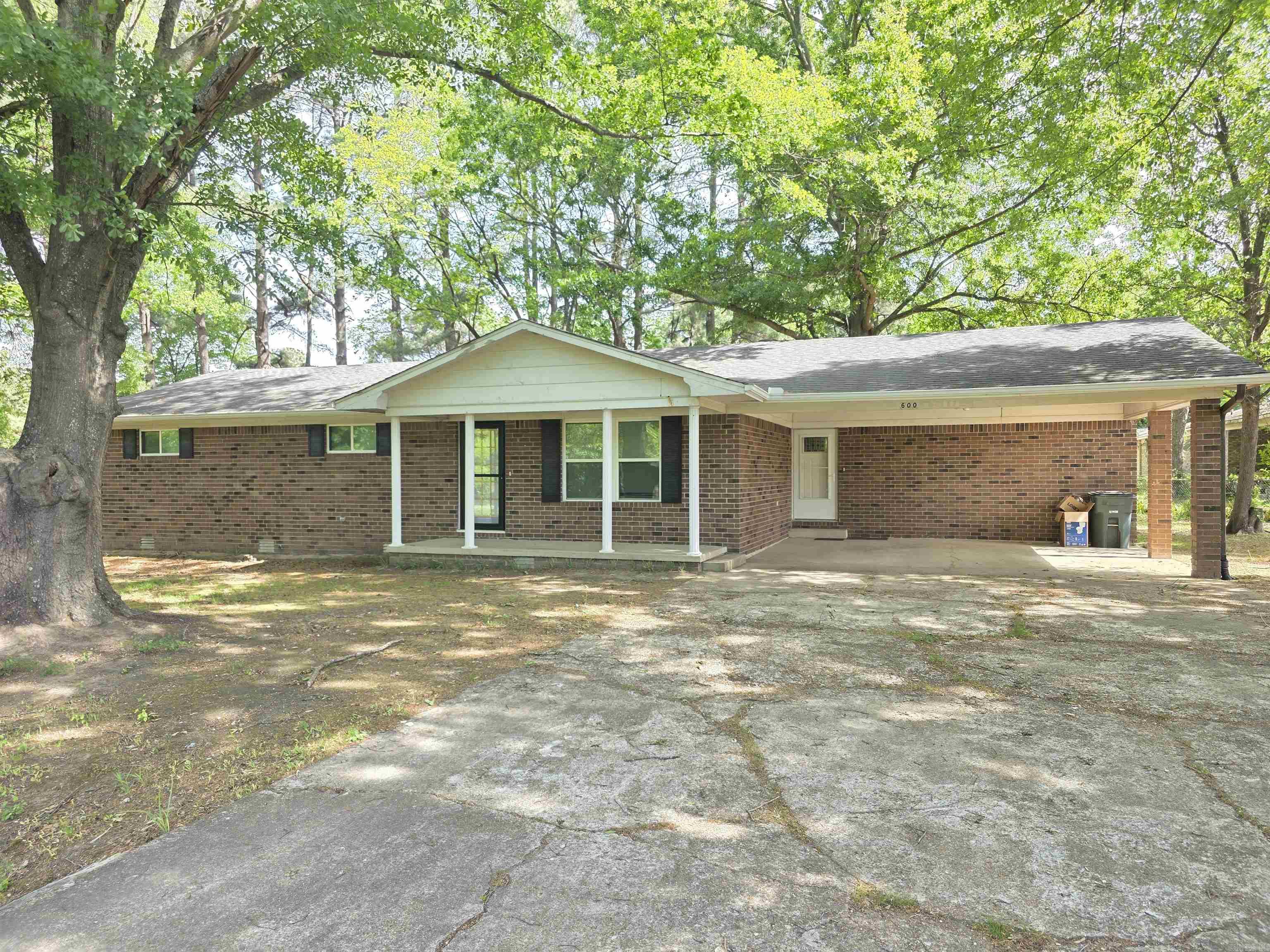 600 Walker Street Property Photo 5