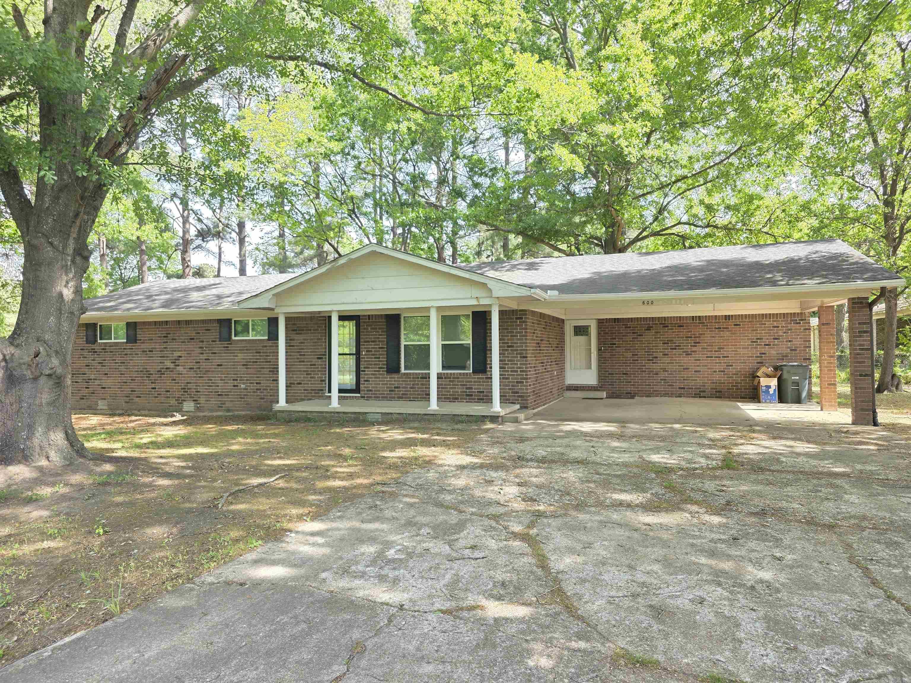 600 Walker Street Property Photo 6