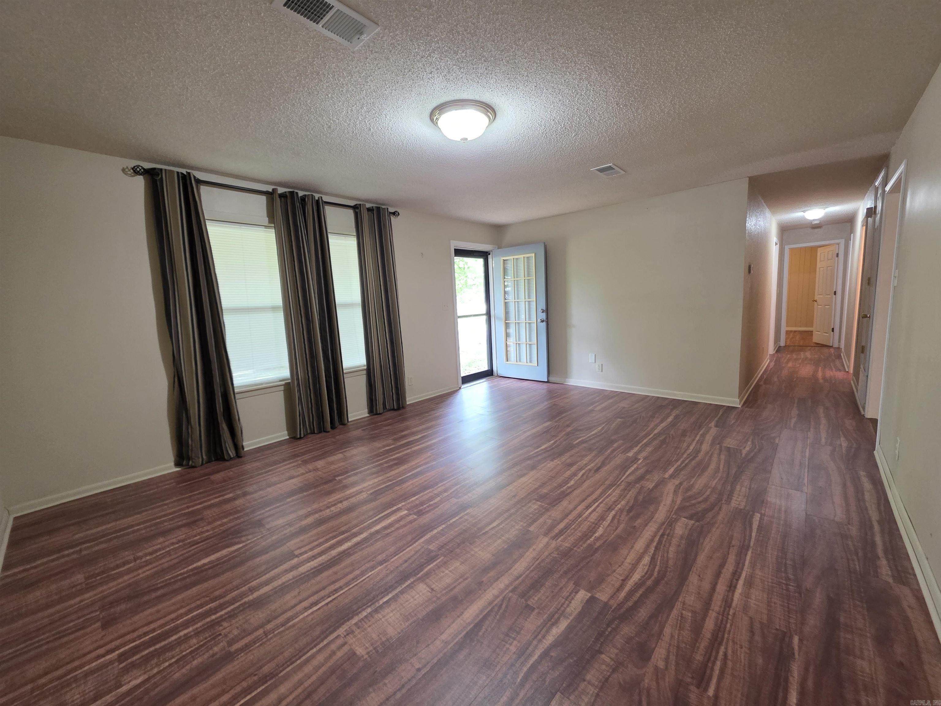 600 Walker Street Property Photo 7