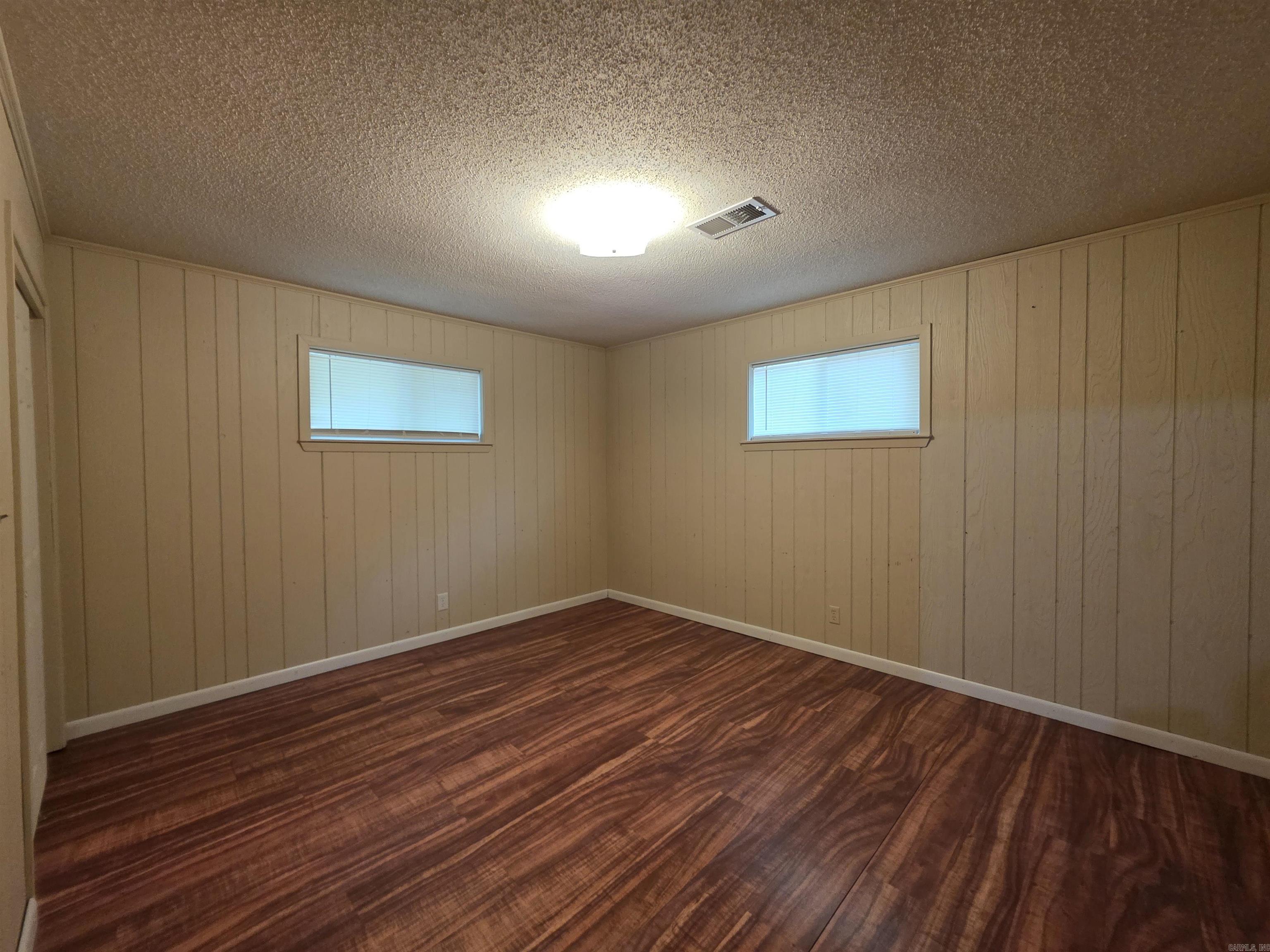 600 Walker Street Property Photo 26