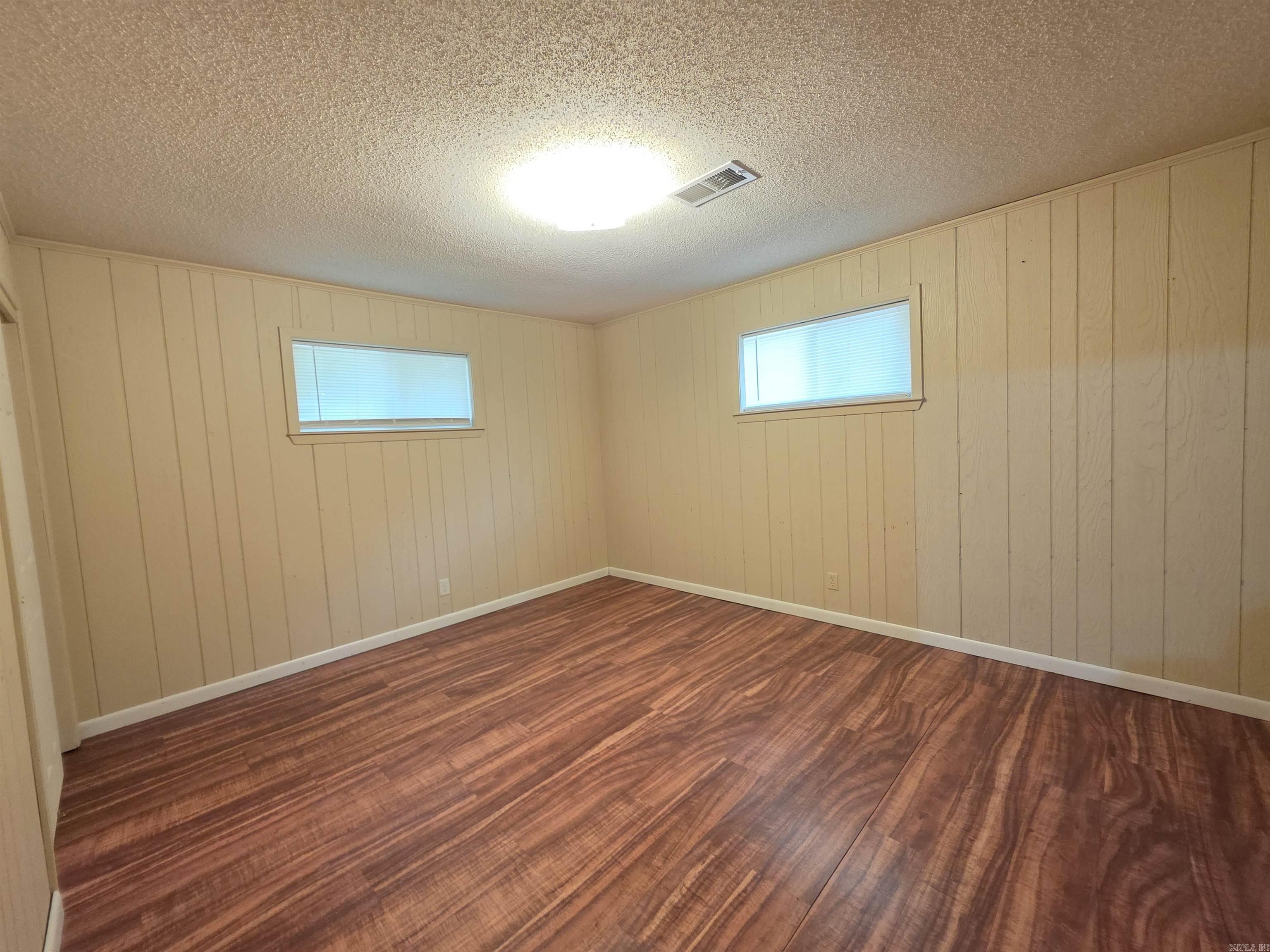 600 Walker Street Property Photo 27