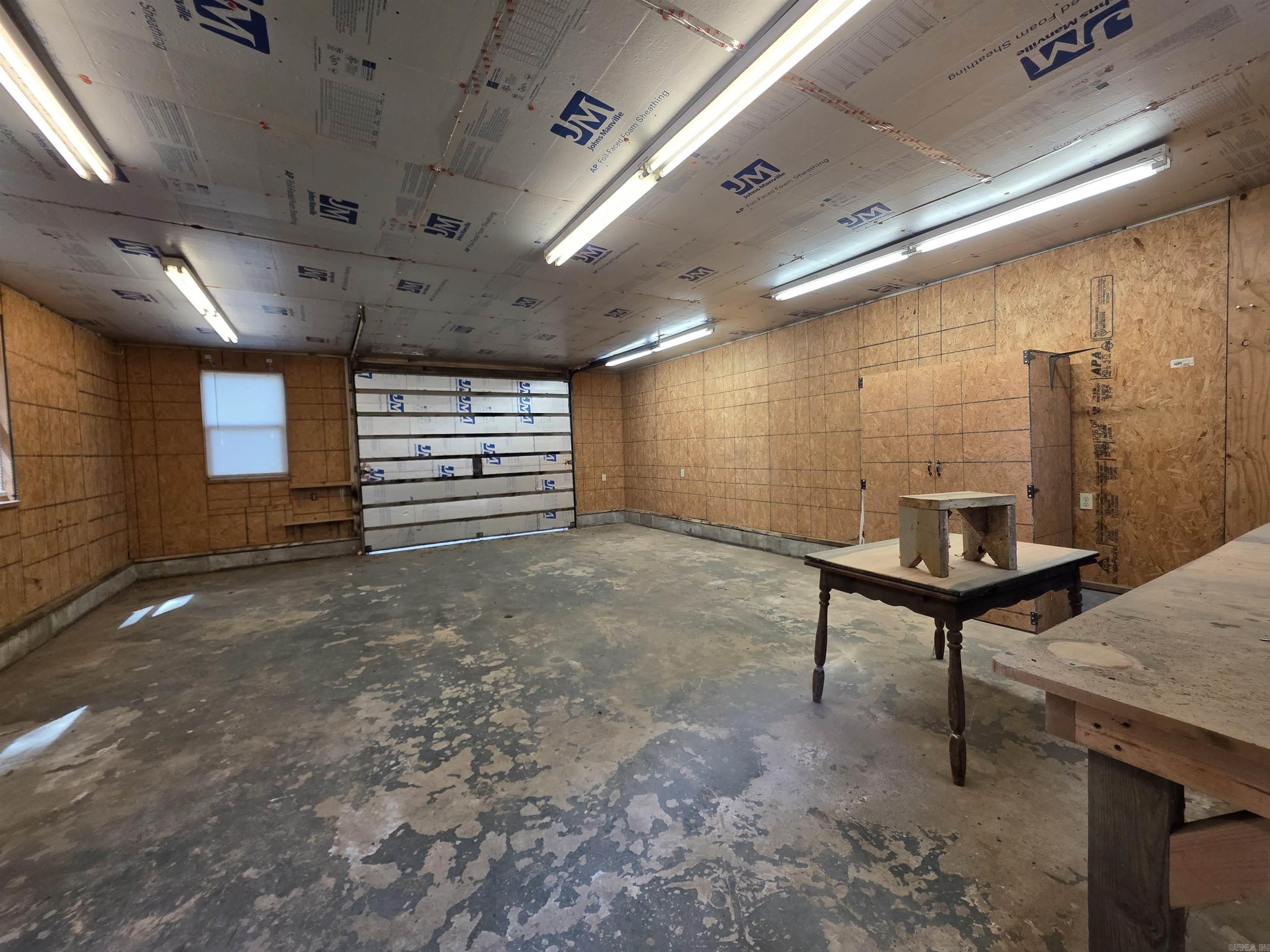 600 Walker Street Property Photo 33
