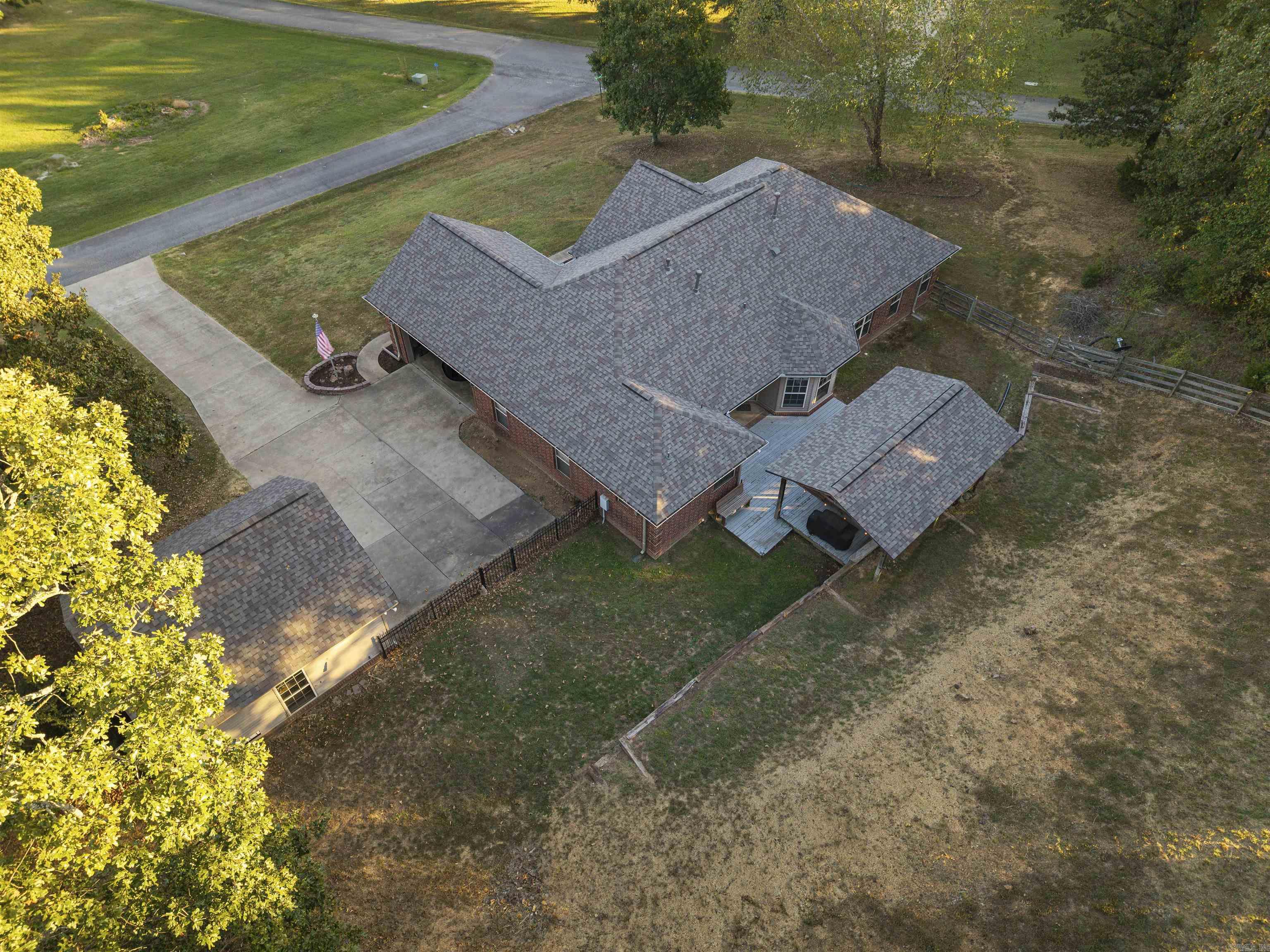 101 West Lake Cove Property Photo 4