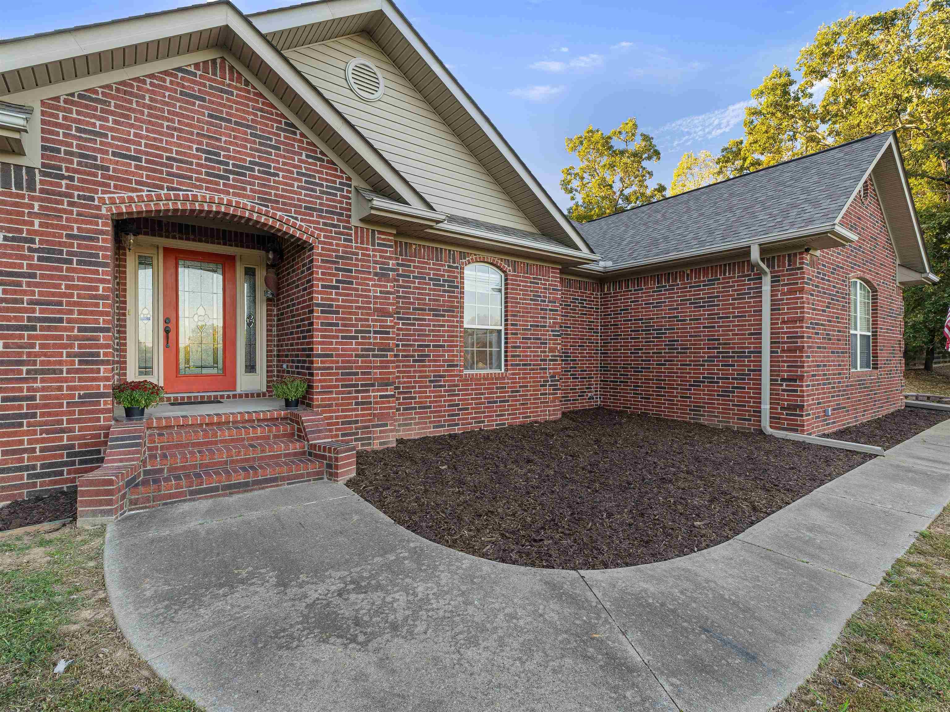 101 West Lake Cove Property Photo 5