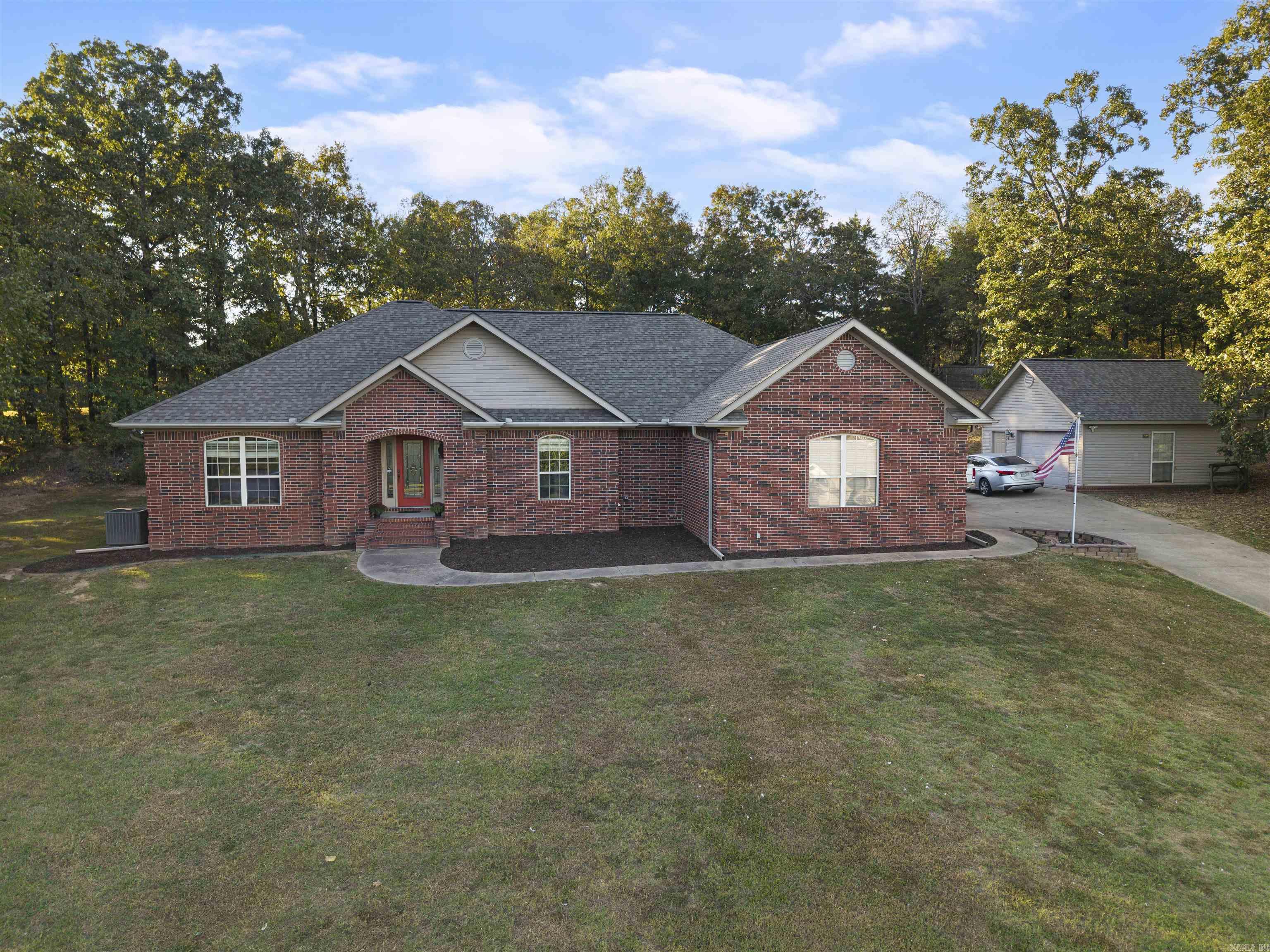 101 West Lake Cove Property Photo 6