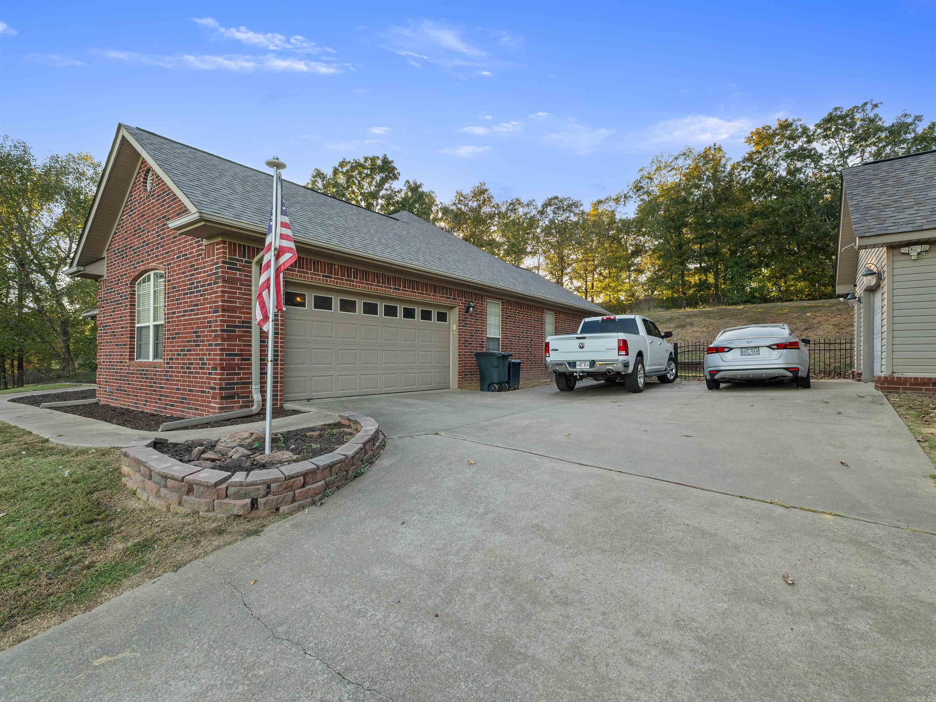 101 West Lake Cove Property Photo 8