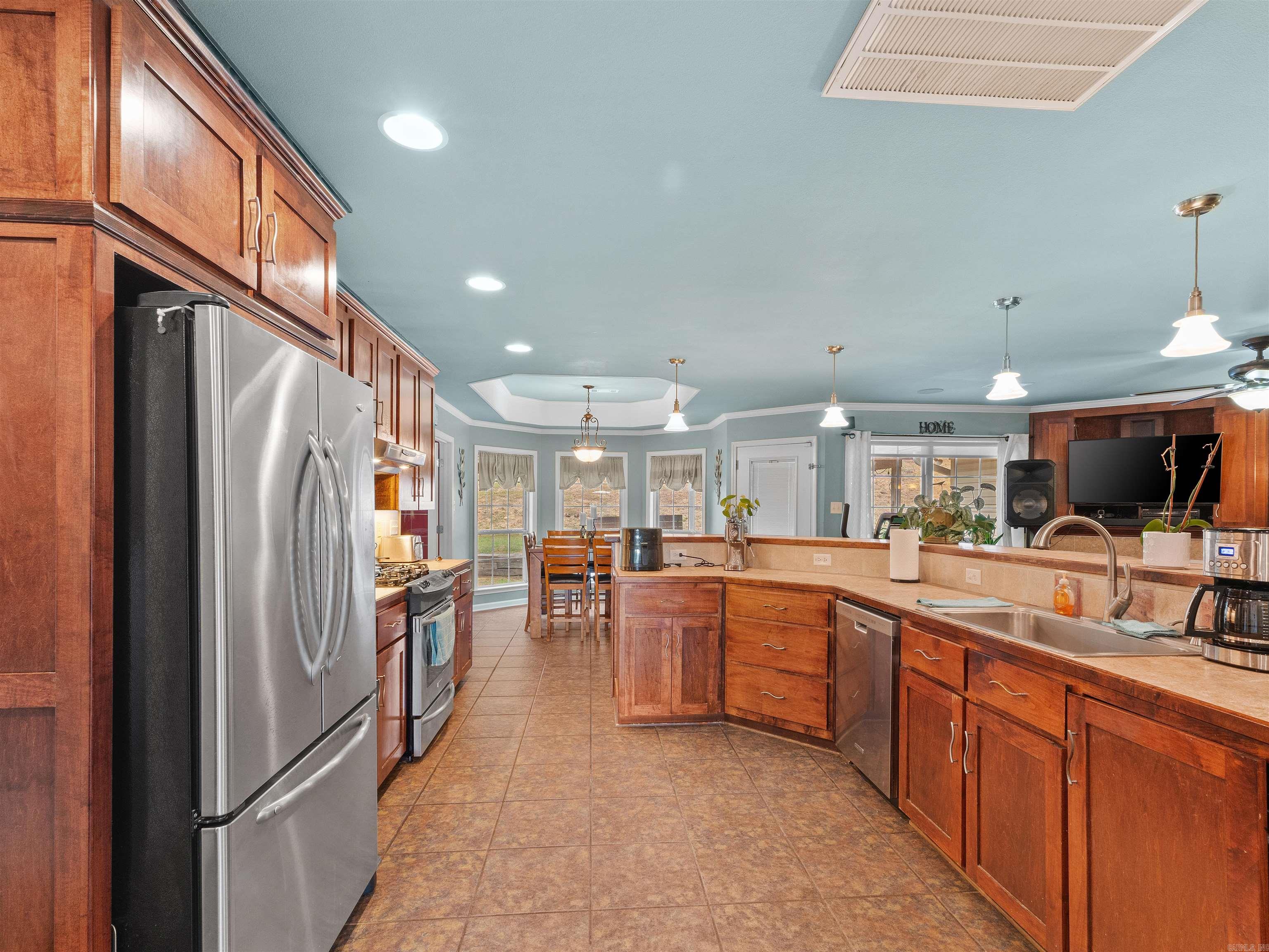 101 West Lake Cove Property Photo 13