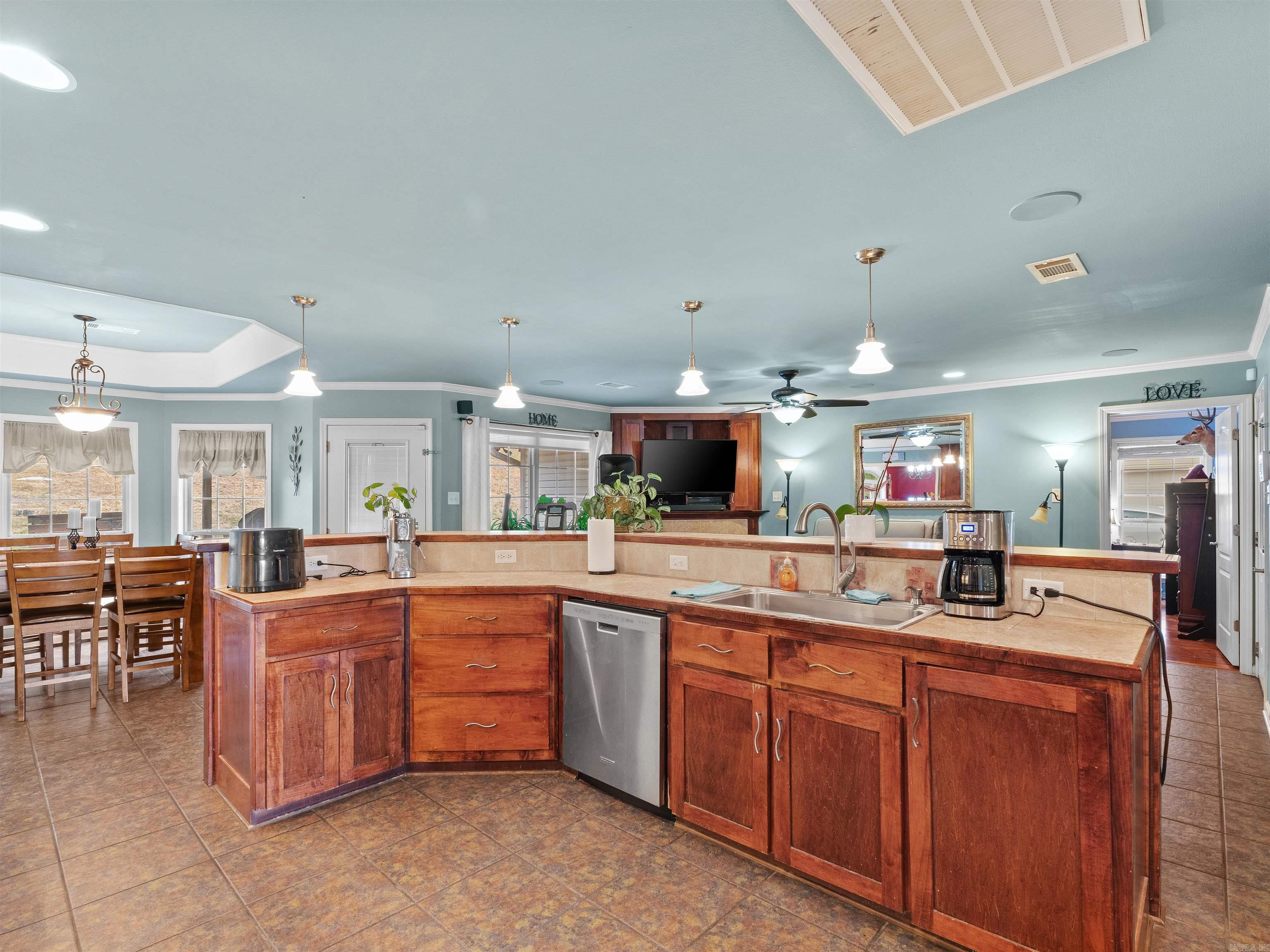 101 West Lake Cove Property Photo 15