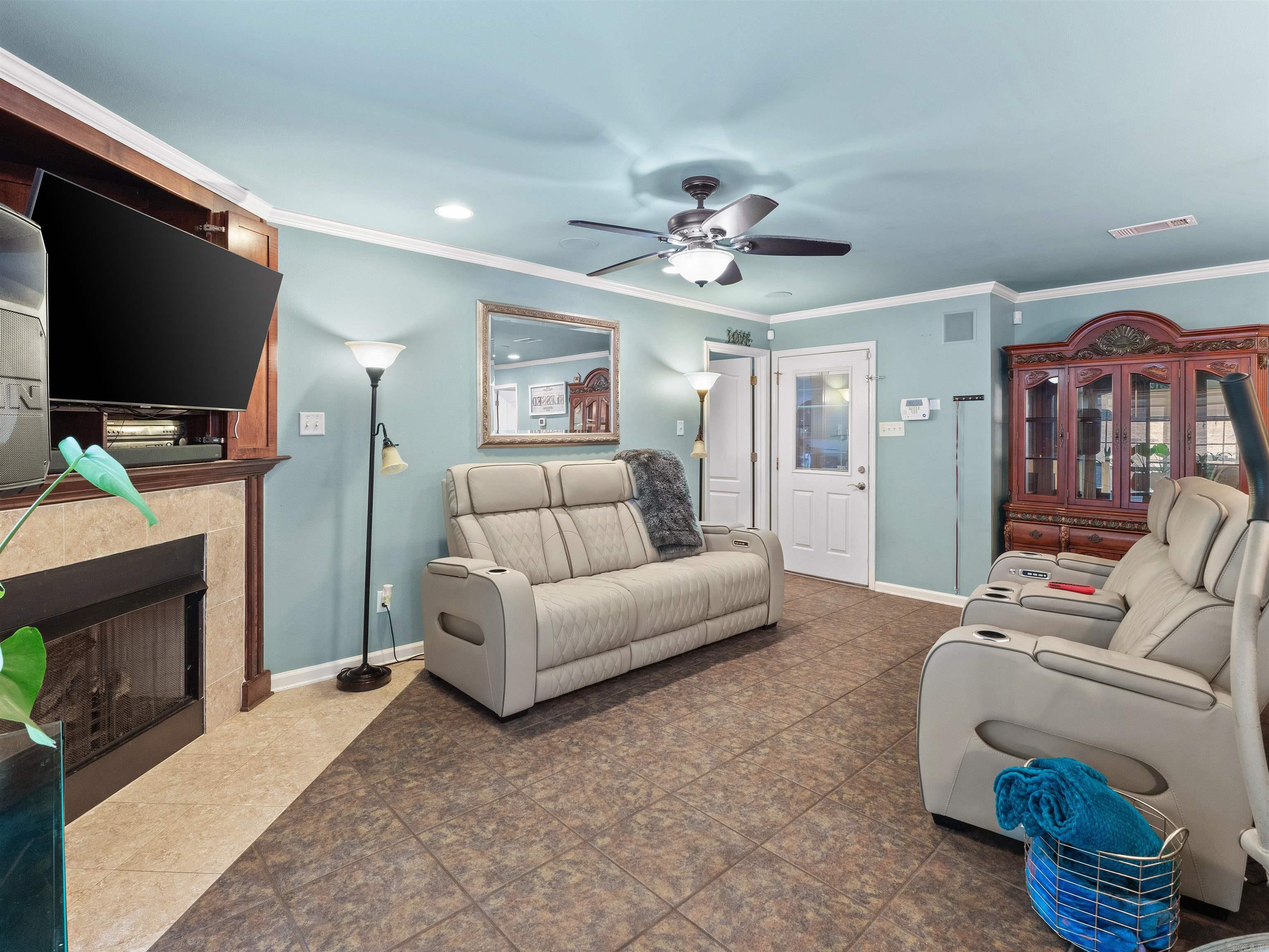 101 West Lake Cove Property Photo 18