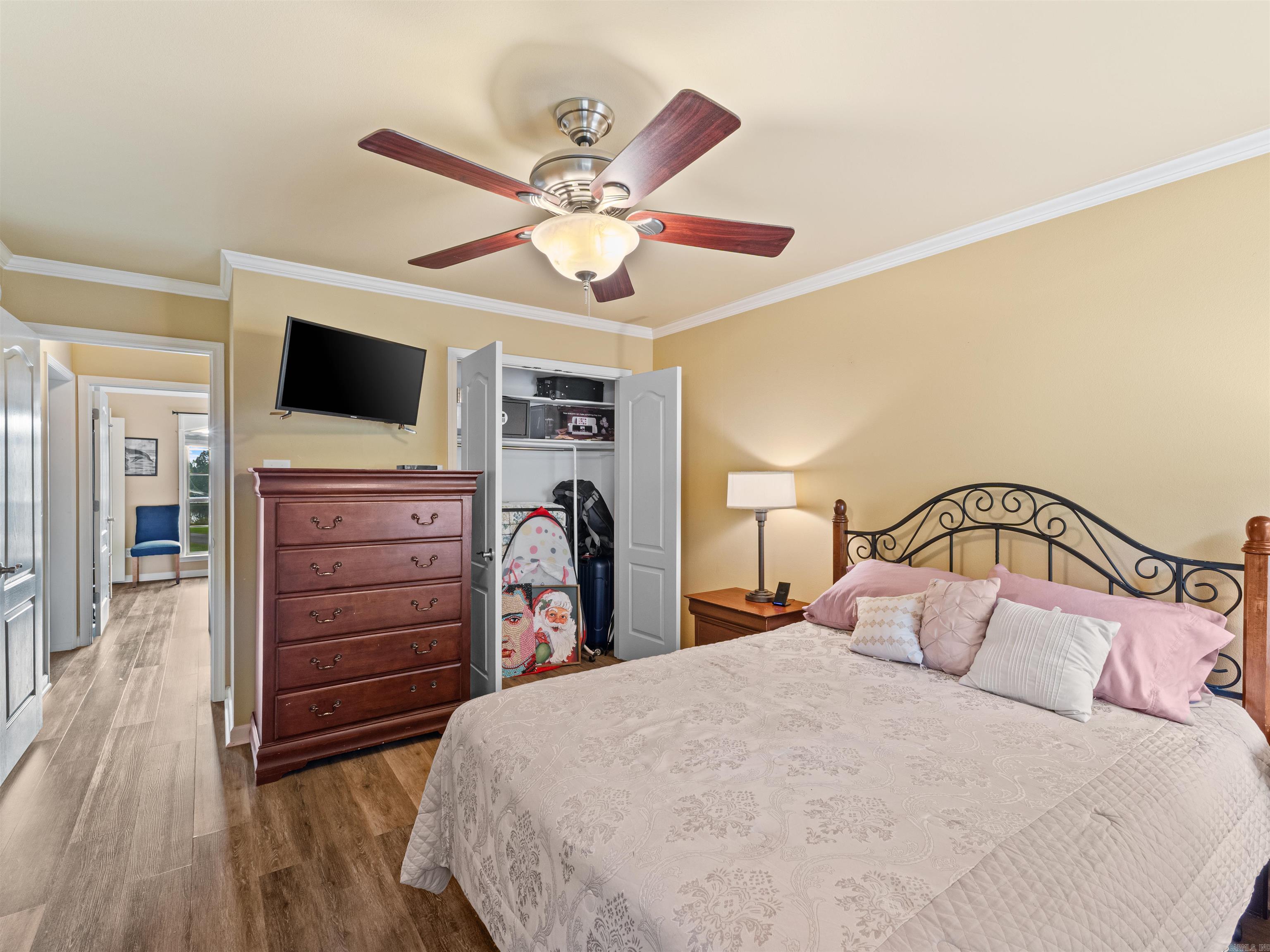 101 West Lake Cove Property Photo 31