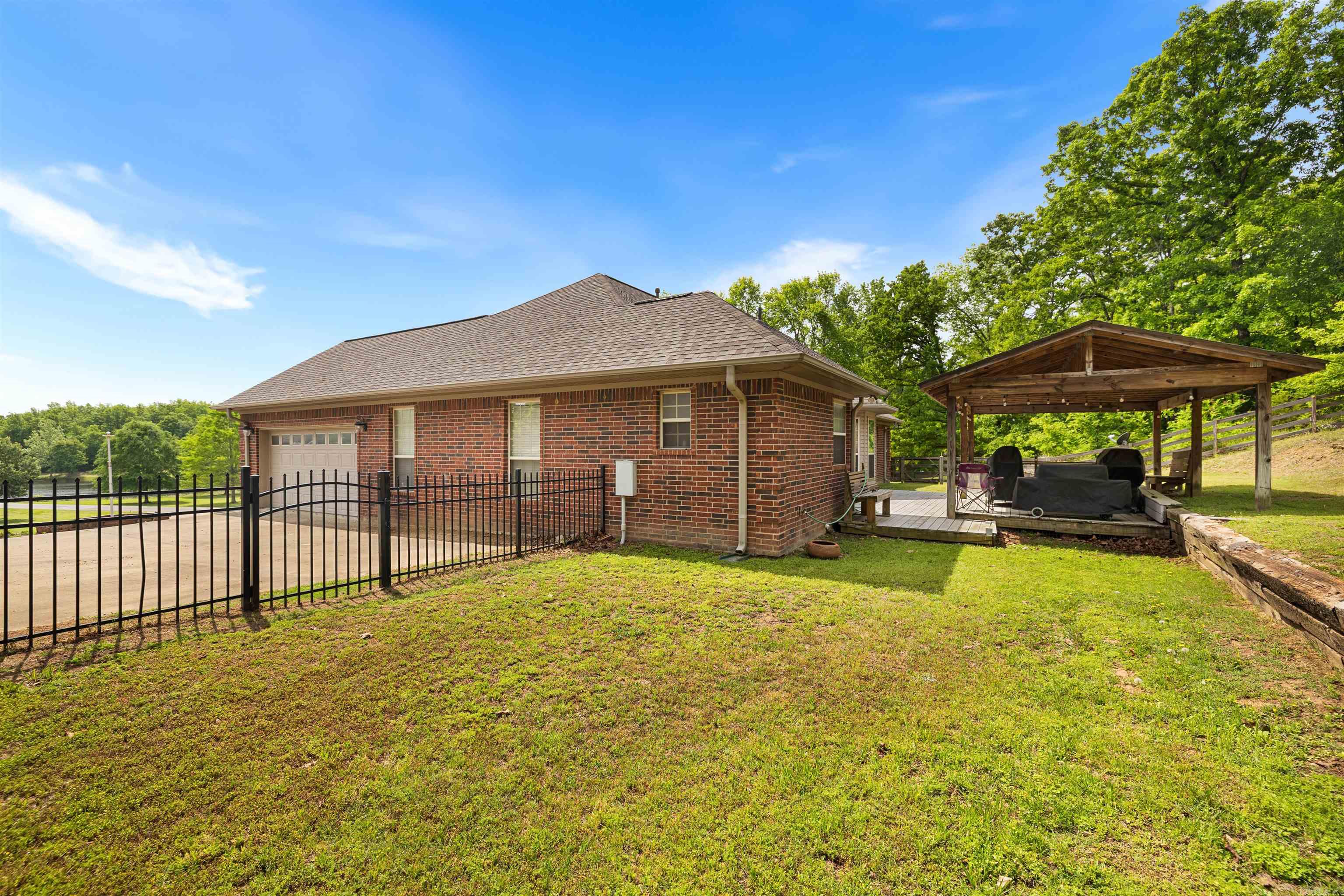 101 West Lake Cove Property Photo 32