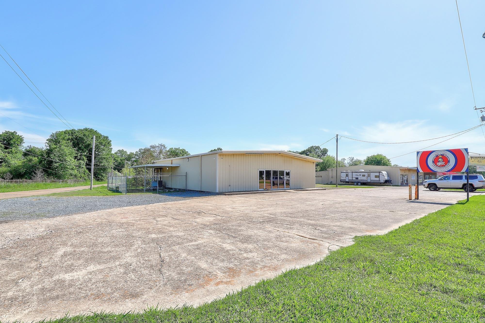 3005 S Lake Drive Property Photo 2