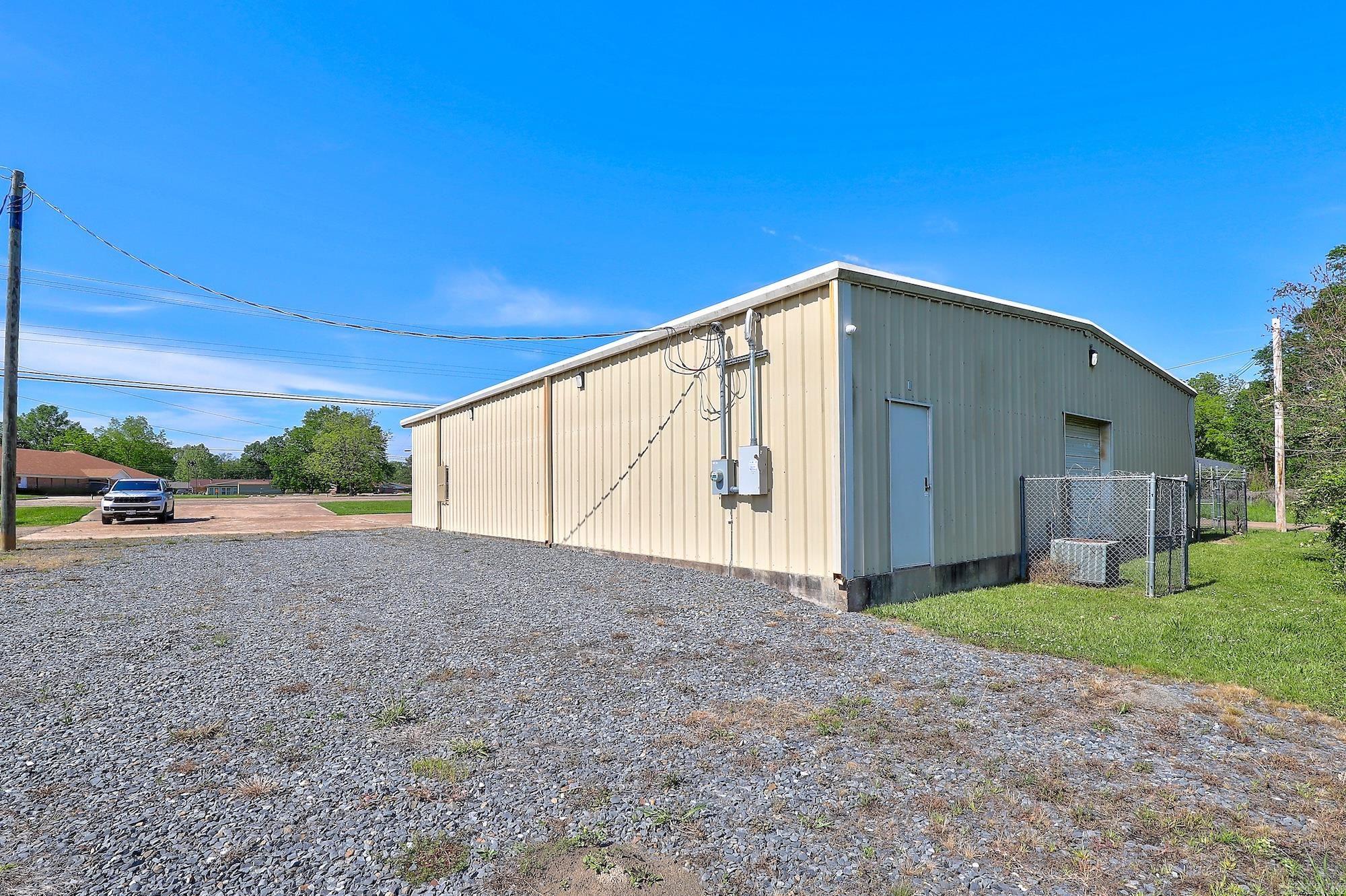 3005 S Lake Drive Property Photo 3
