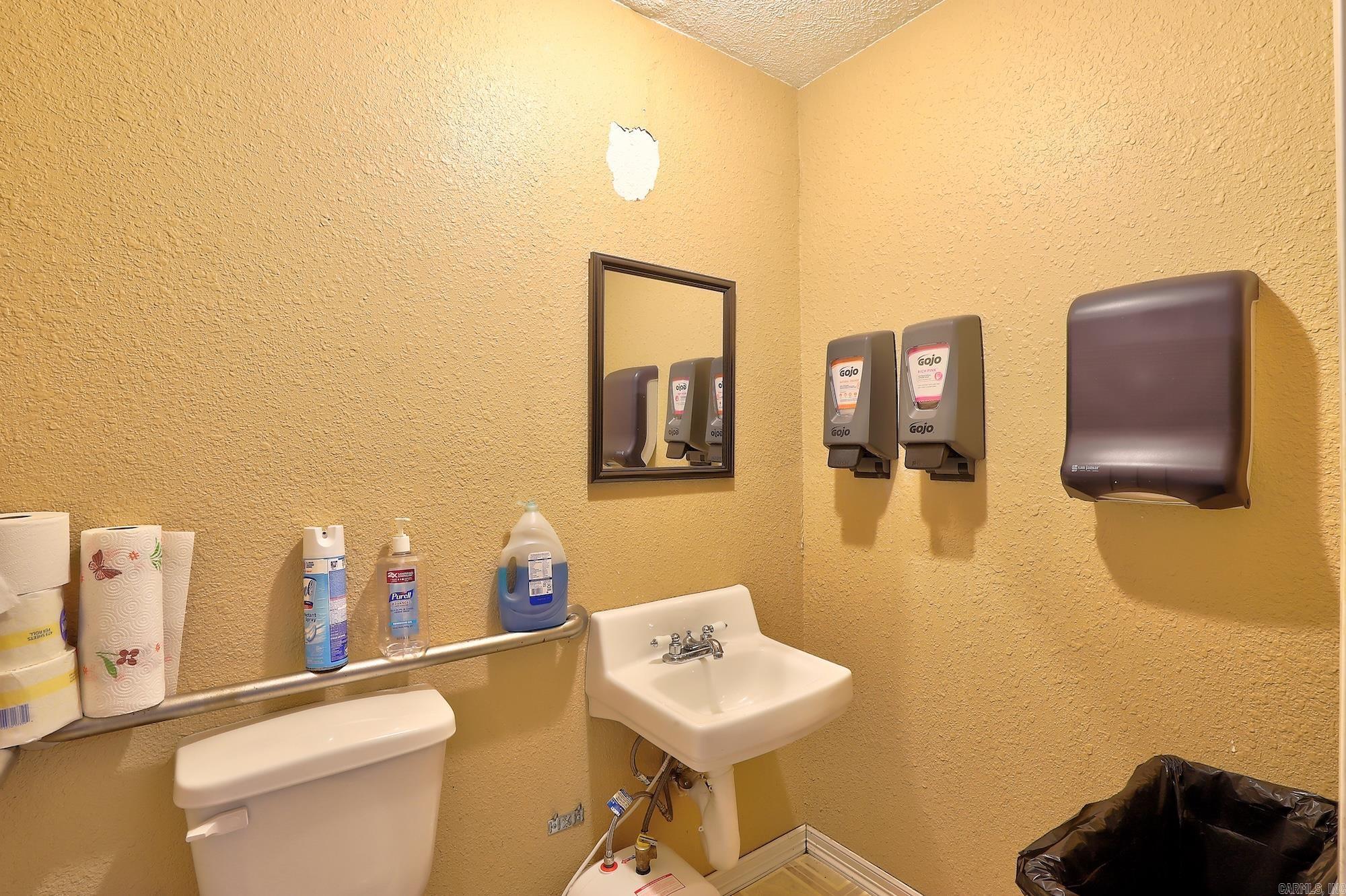 3005 S Lake Drive Property Photo 9