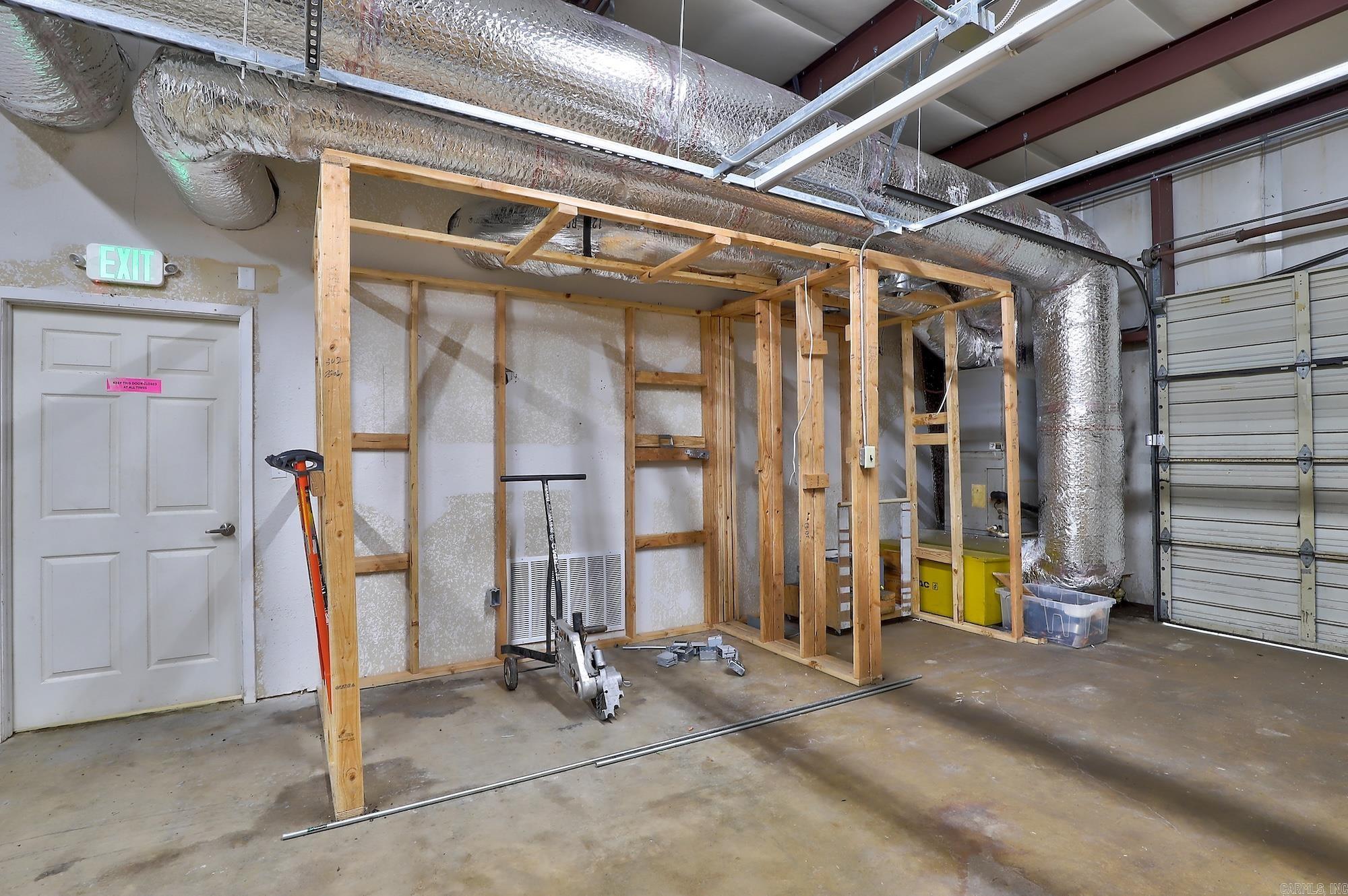 3005 S Lake Drive Property Photo 11