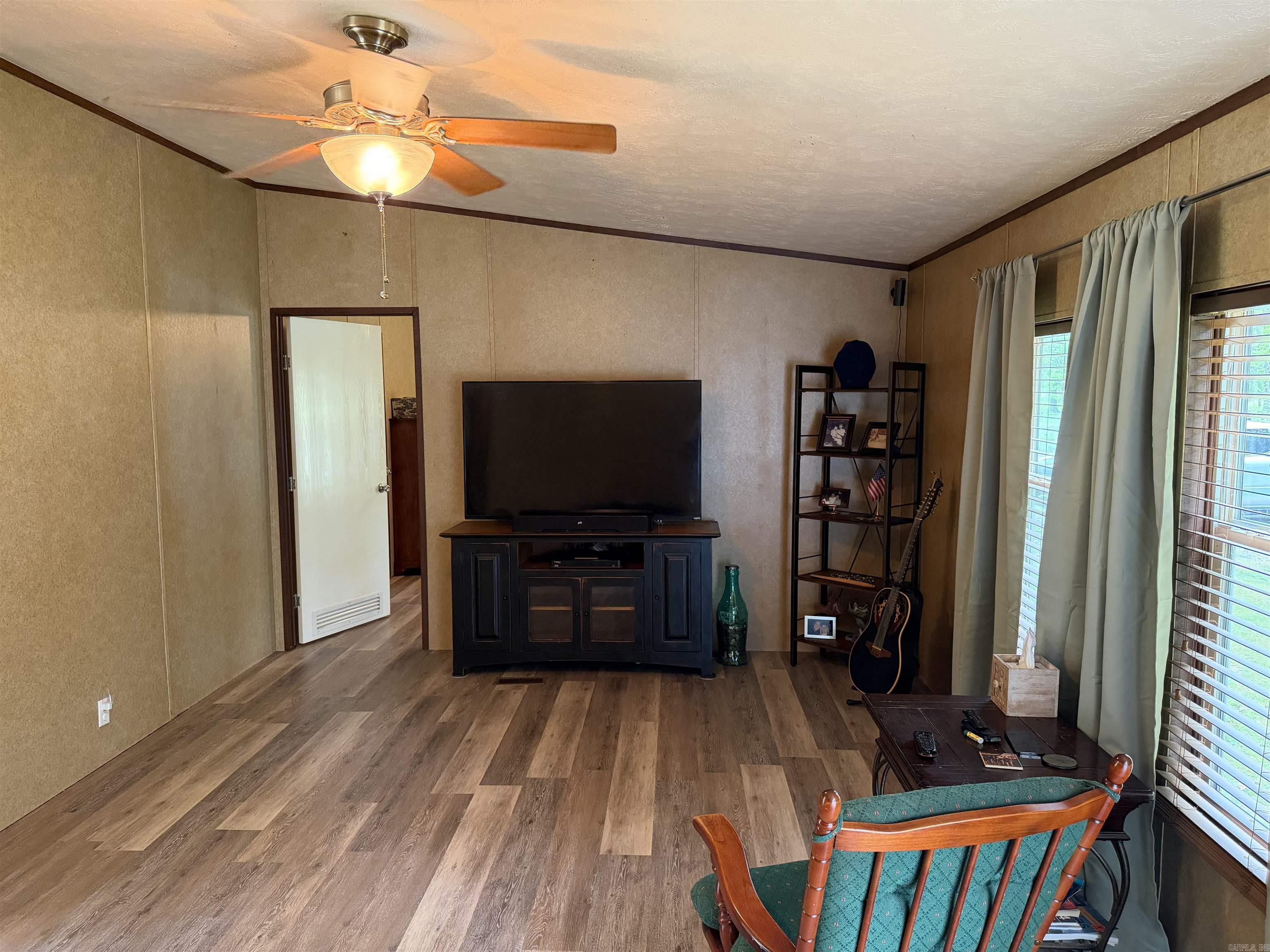 300 E Willis Property Photo 16