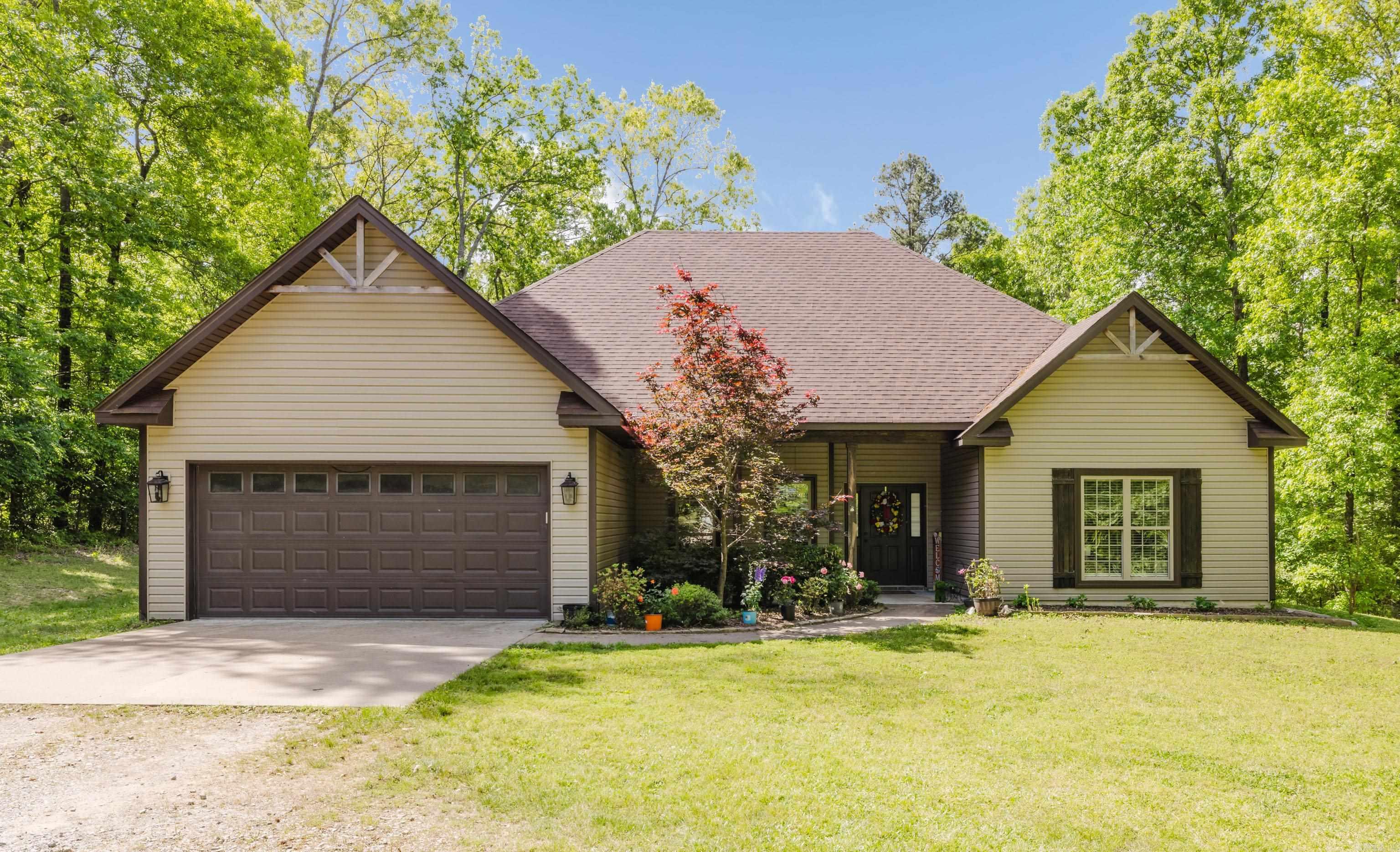 10676 Hinds Rd Property Photo 1