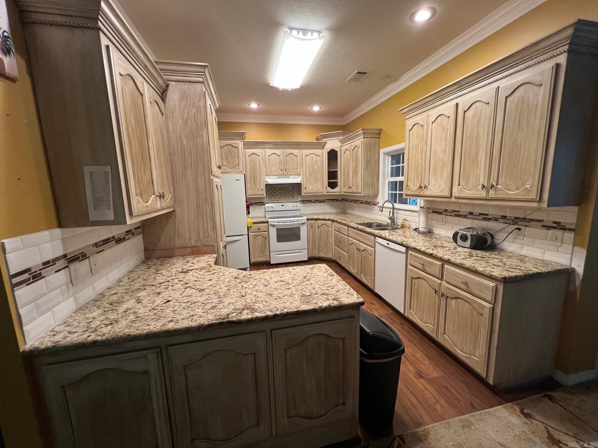 1707 Holloway Property Photo 7