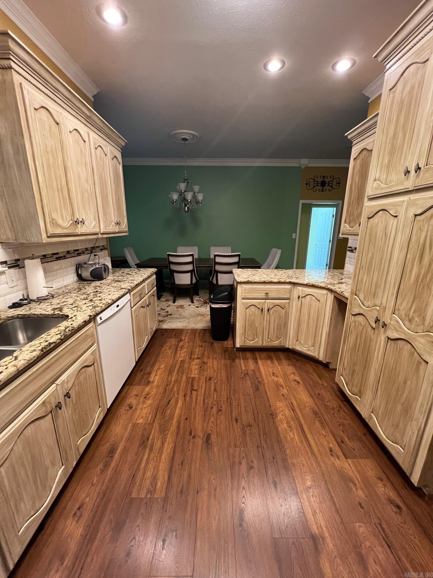 1707 Holloway Property Photo 8