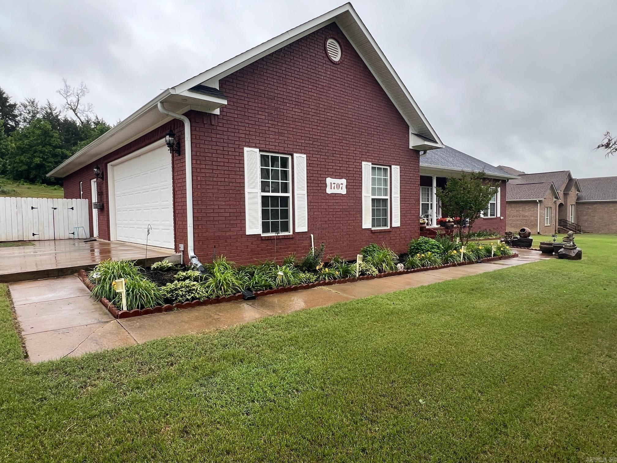 1707 Holloway Property Photo 30