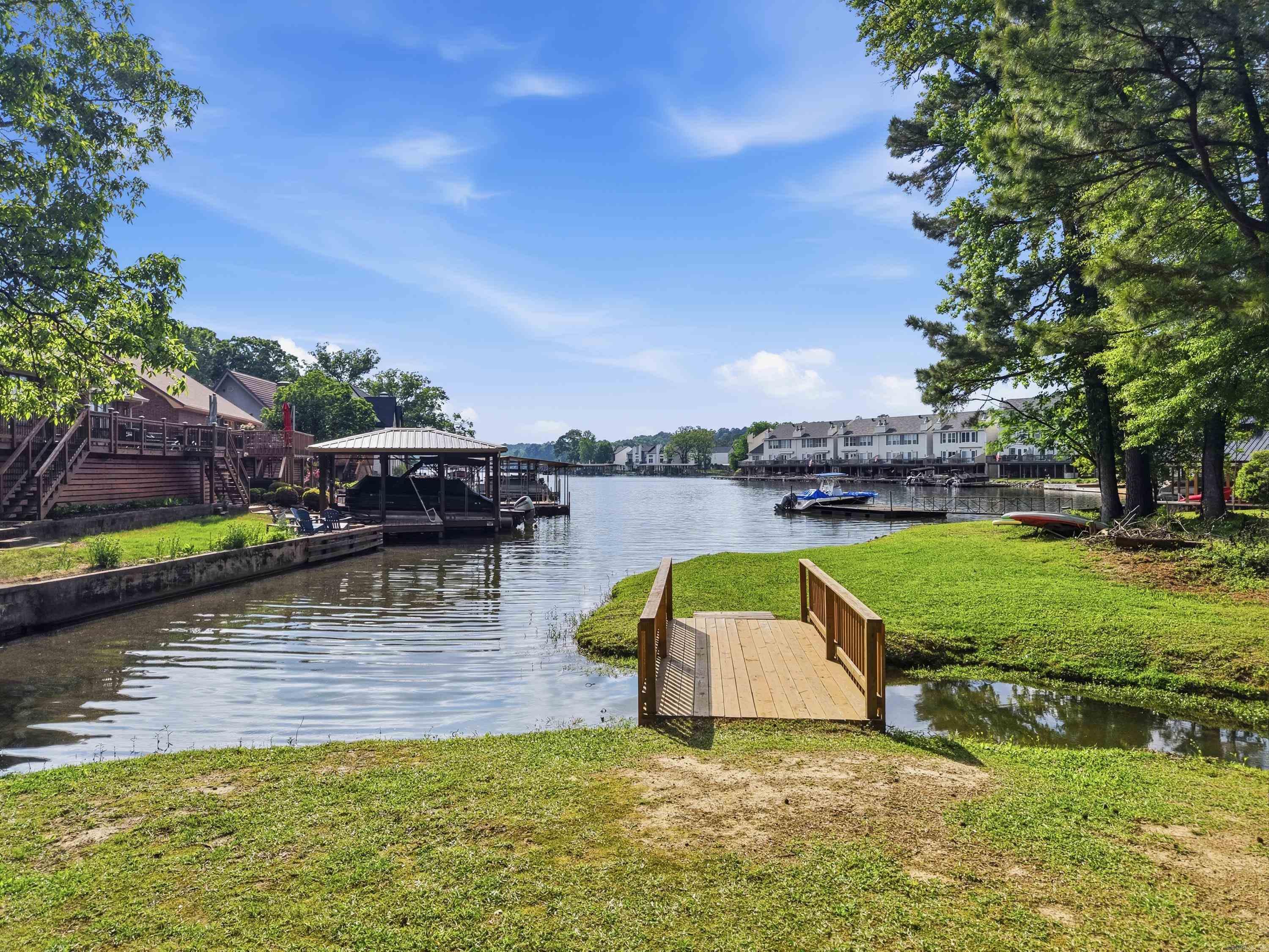 107 Bayshore Cove Property Photo 5