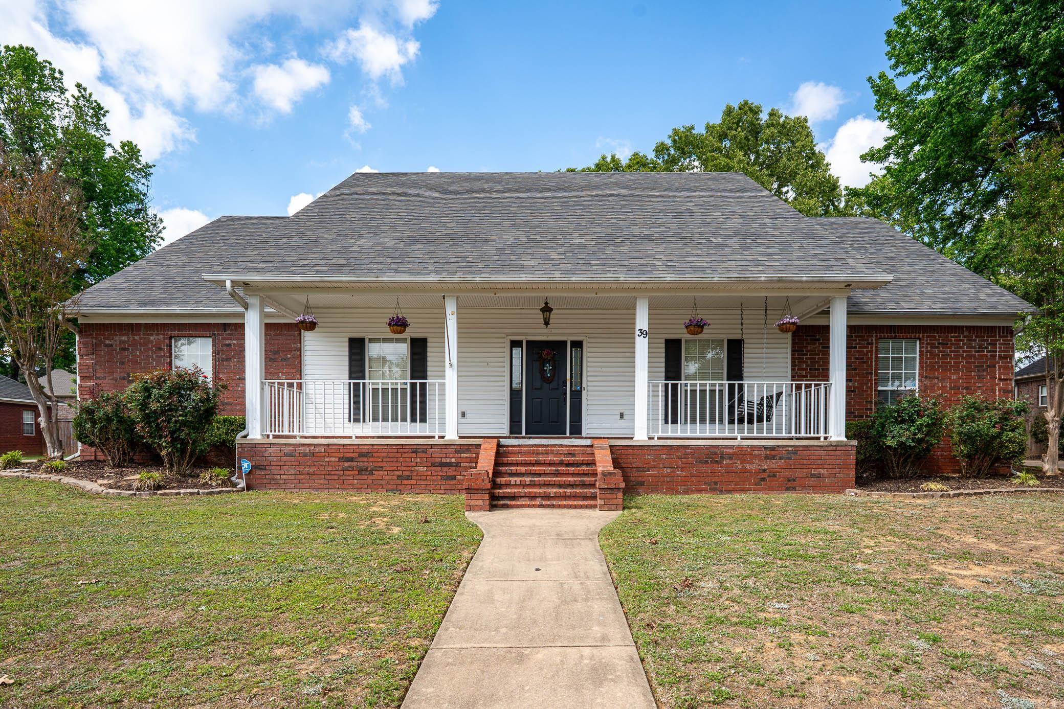 39 Linda Circle Property Photo 1