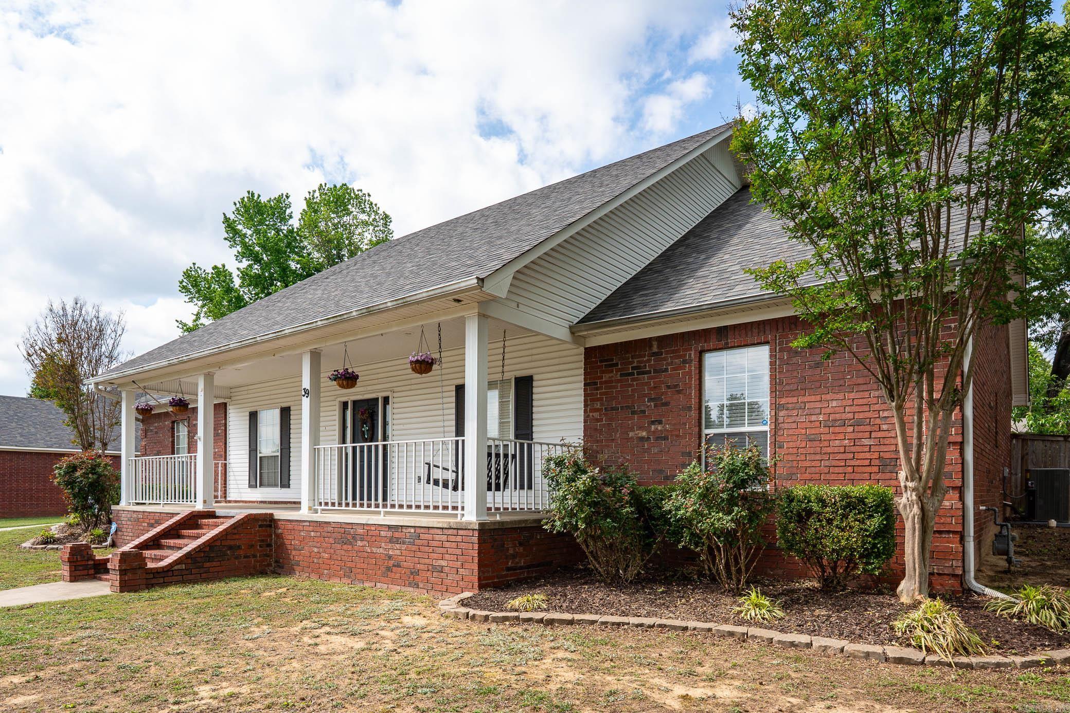 39 Linda Circle Property Photo 2