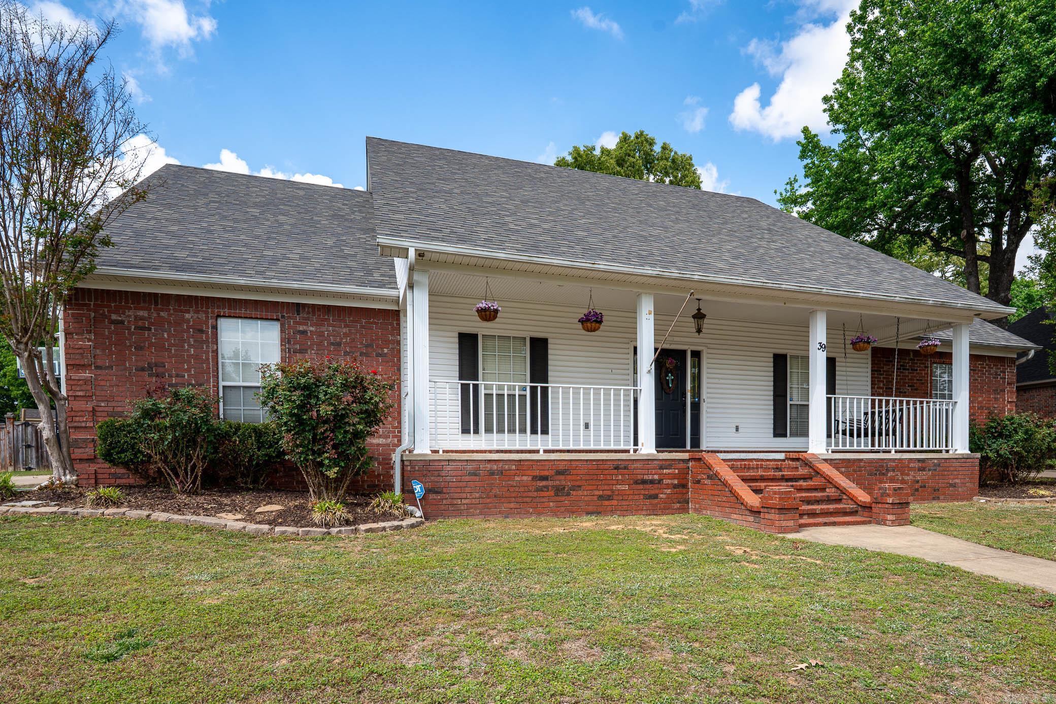39 Linda Circle Property Photo 3
