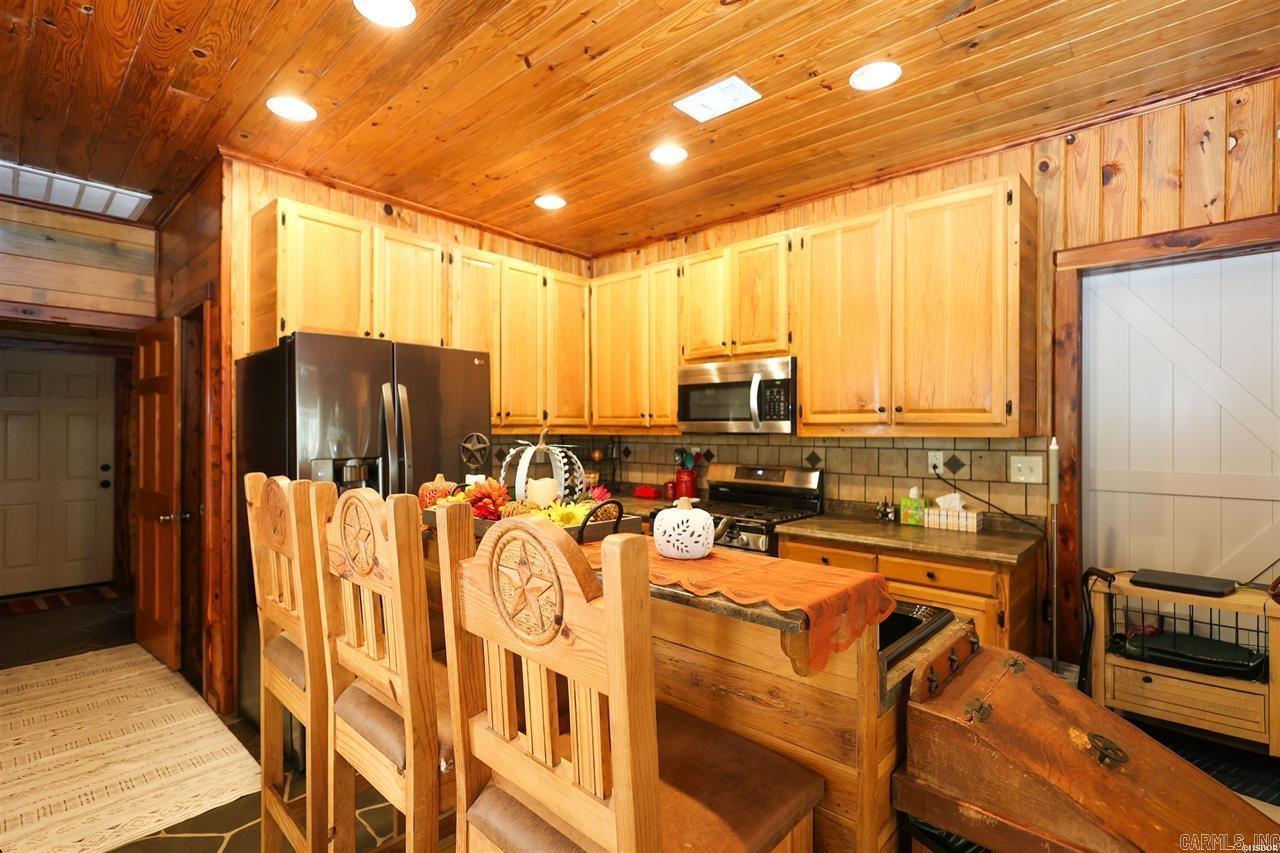 646 School Street Property Photo 7
