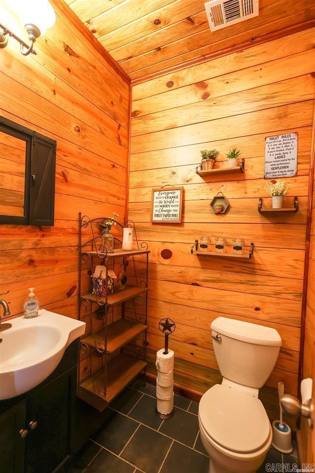 646 School Street Property Photo 14