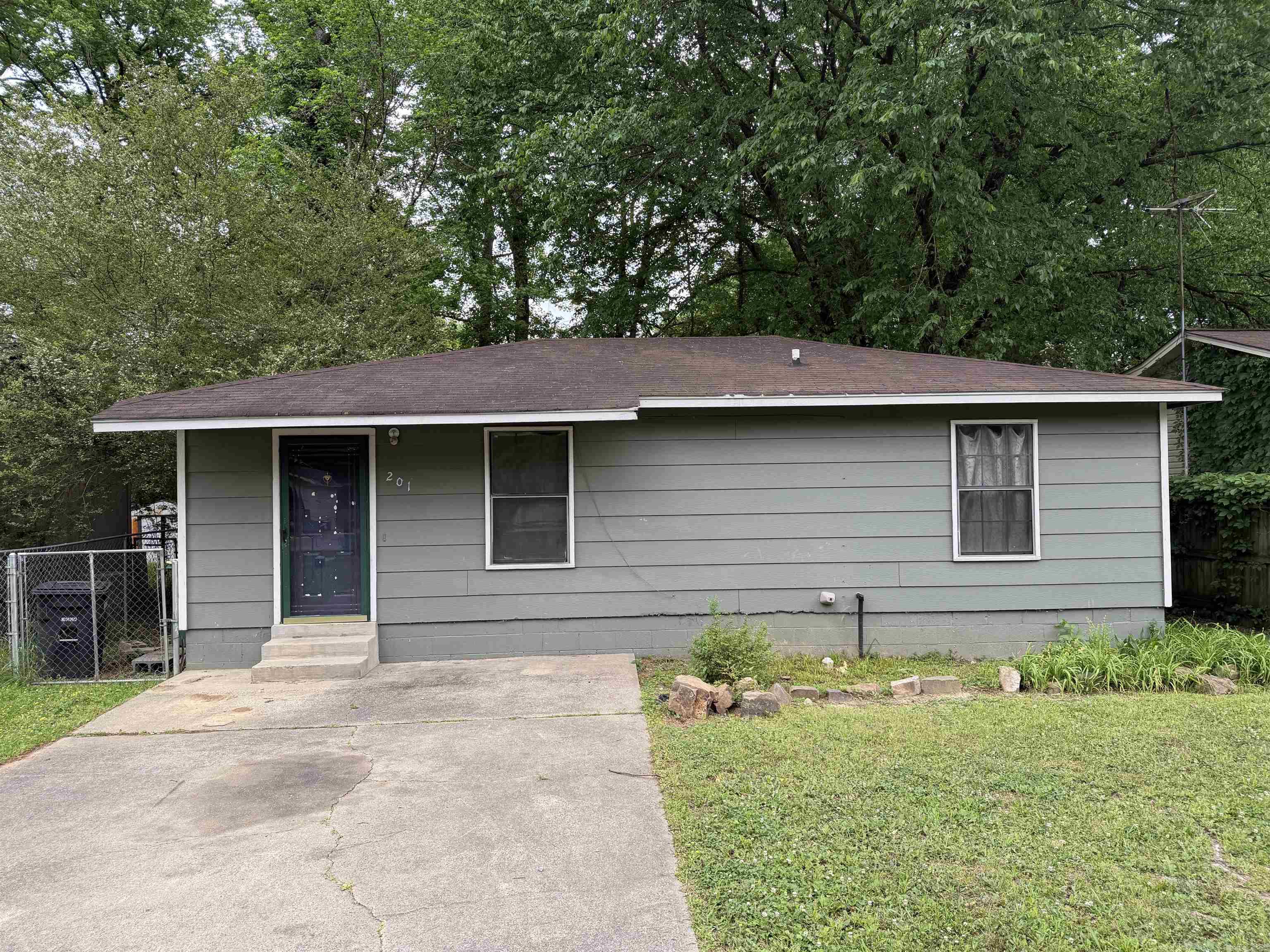 201 Natalie Ln Property Photo 1