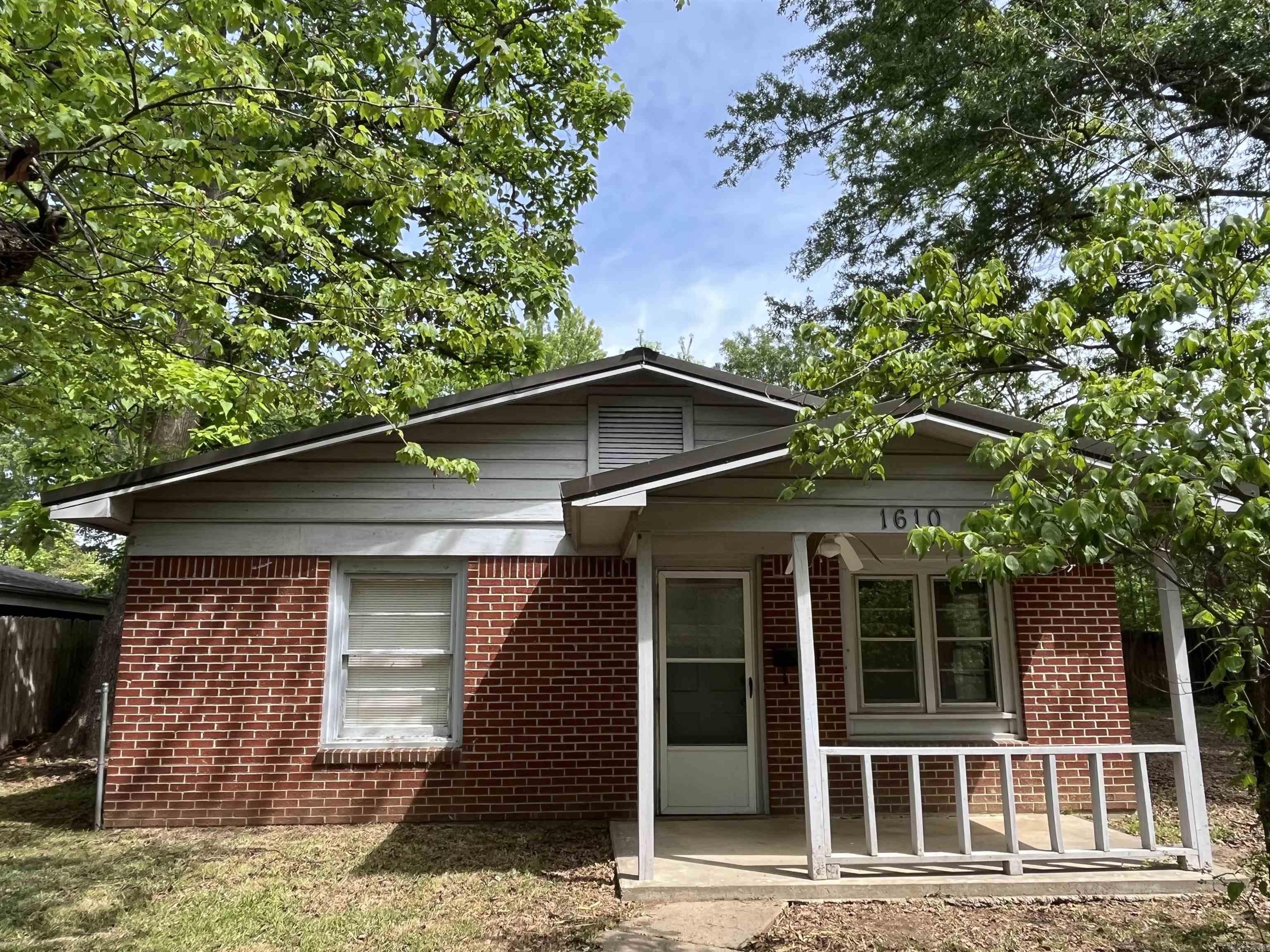1610 Jones Dr Property Photo 1